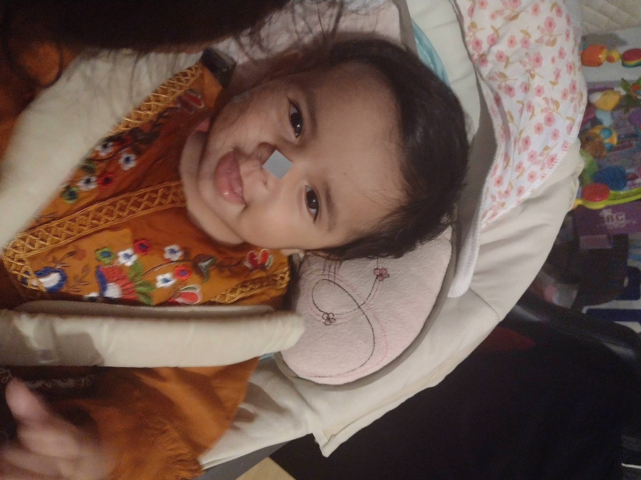 Dayana participe au concours pour gagner de l'argent avec cette photo : cheek, chin, cool, eye, eyebrow, eyelash, face, fun, happy, headgear, human_body, iris, lip, mouth, neck, nose, person, skin, smile, tableware