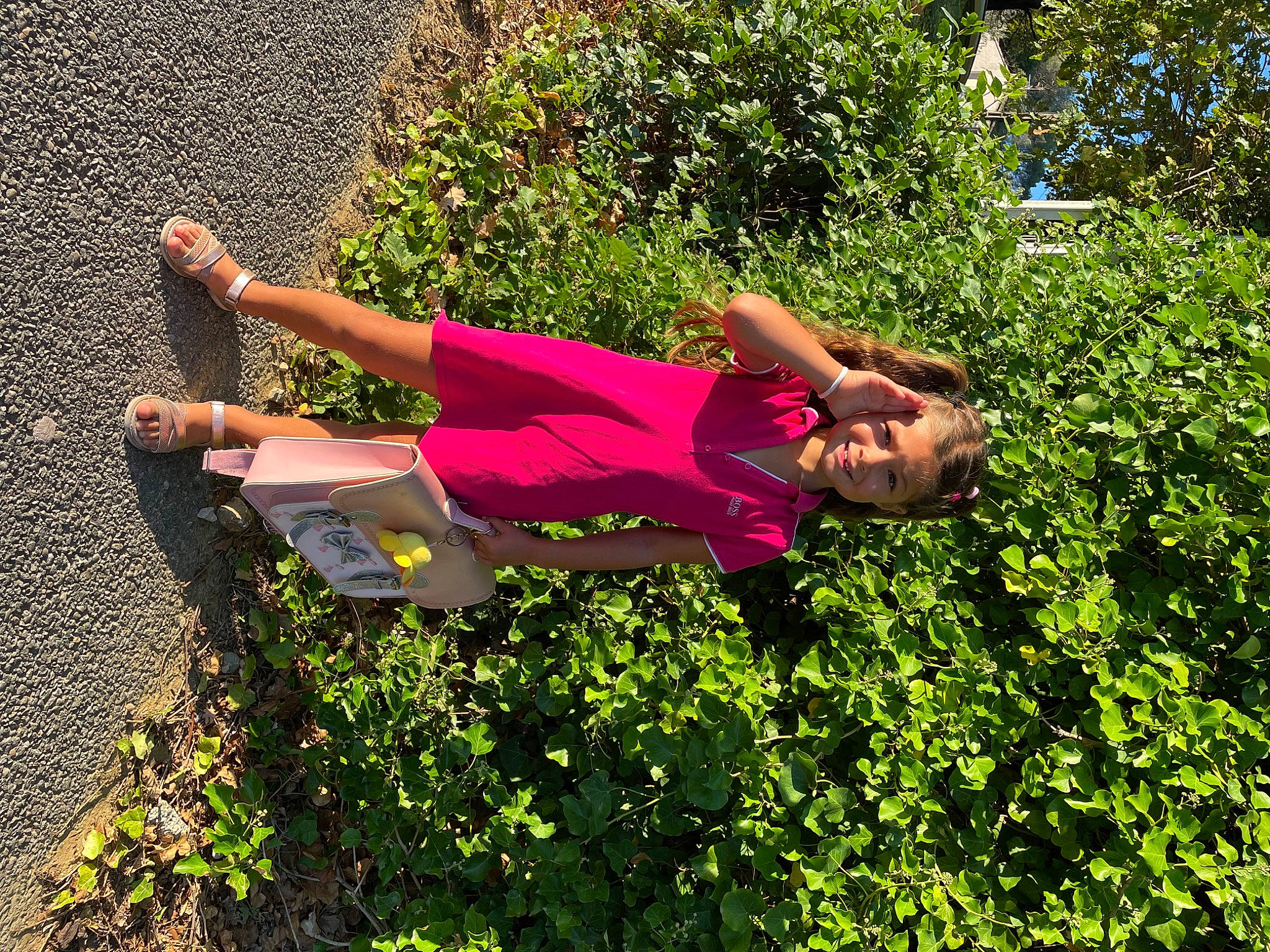 Maria participe au concours pour gagner de l'argent avec cette photo : asphalt, flower, flowering_plant, fun, garden, grass, groundcover, happy, human_leg, joy, landscape, leisure, magenta, people_in_nature, person, plant, recreation, shadow, shorts, shrub