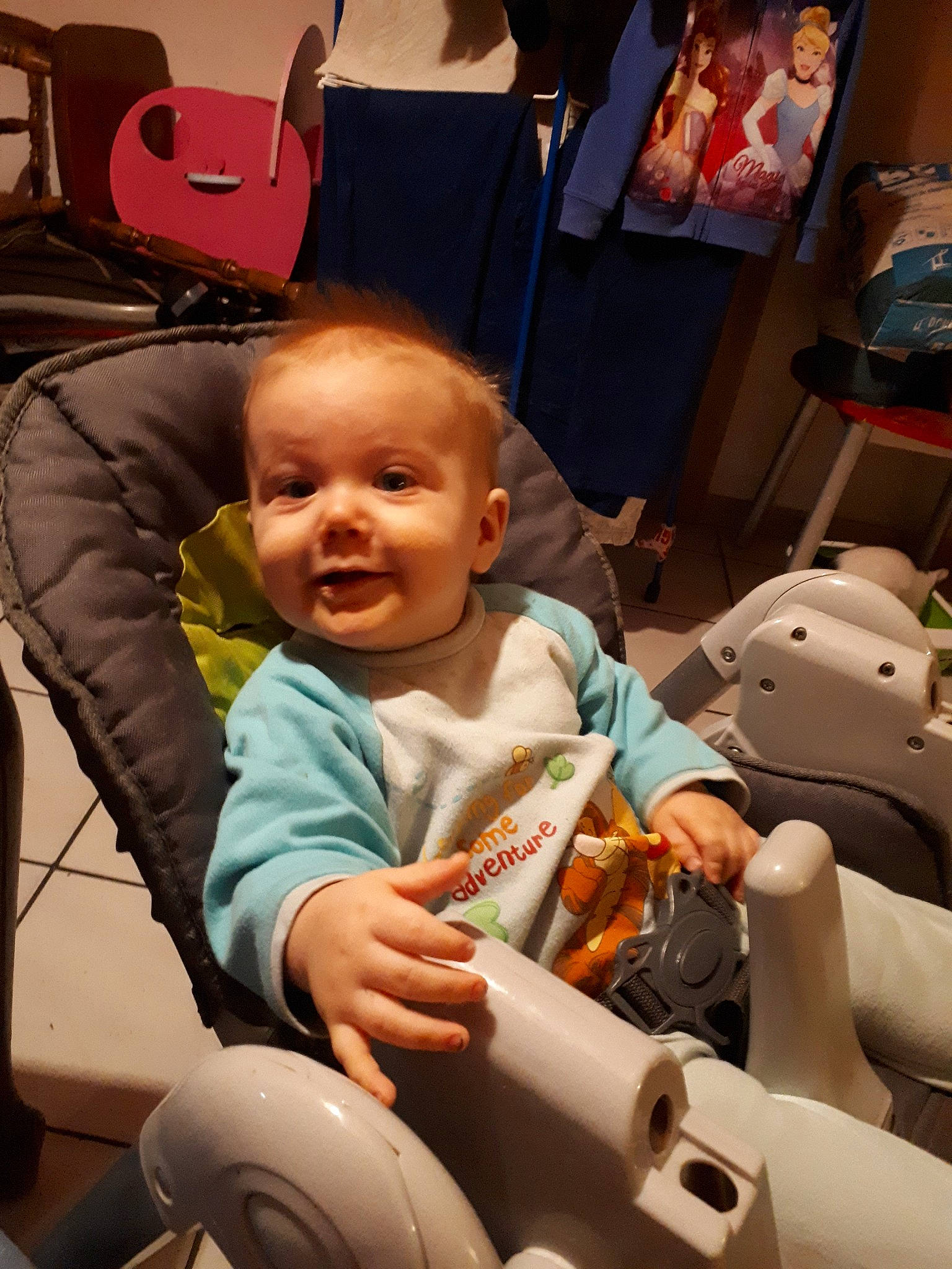 Erwan a rejoint le concours — aidez-le/la à gagner de superbes lots ! child, day, fun, infant, person, product, sitting, skin, smile, toddler