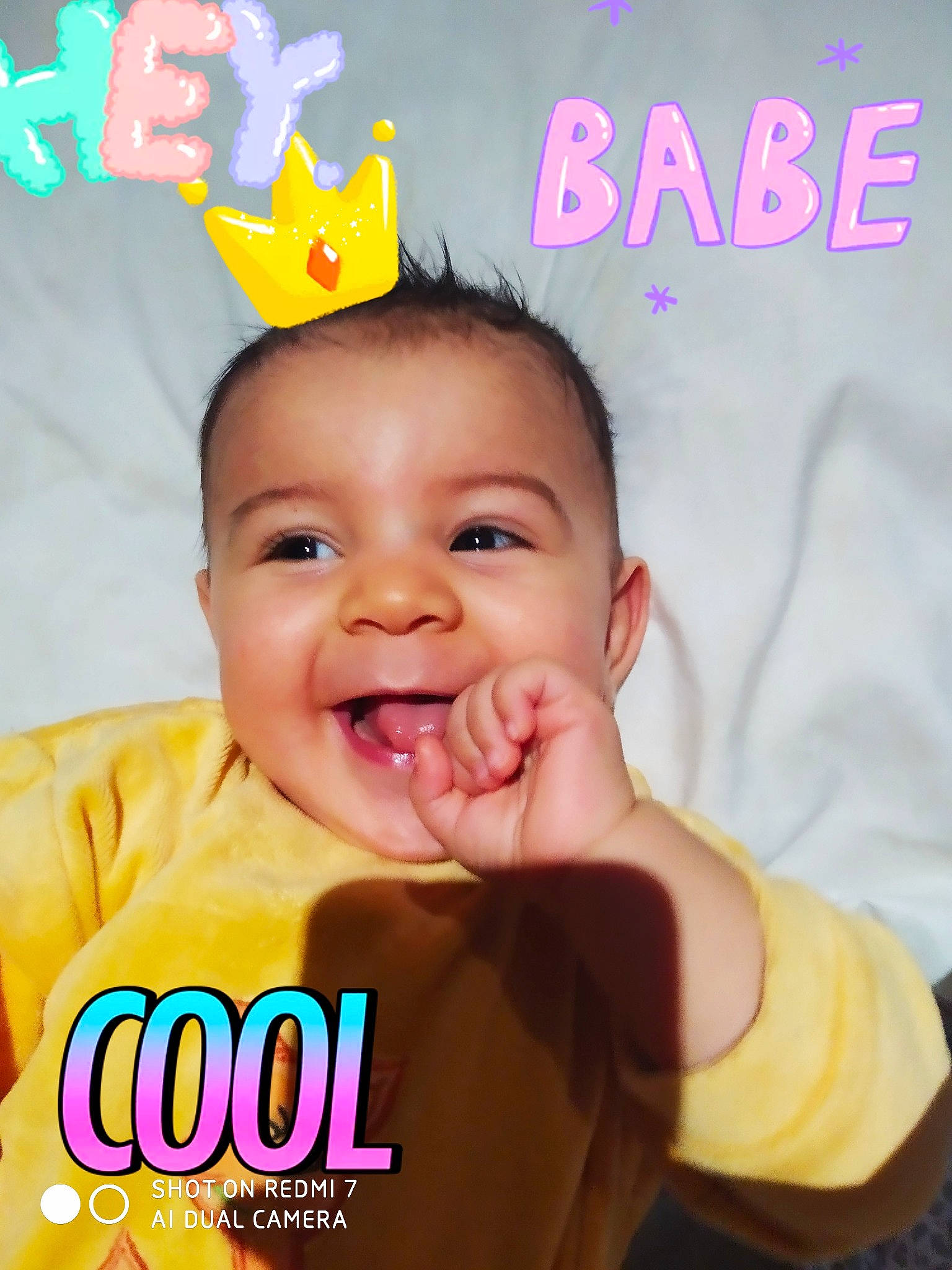 Ali participe au concours pour gagner de l'argent avec cette photo : baby, baby_laughing, baby_toddler_clothing, cheek, chin, ear, eyebrow, eyelash, face, finger, font, gesture, happy, mouth, neck, nose, person, pink, skin, smile