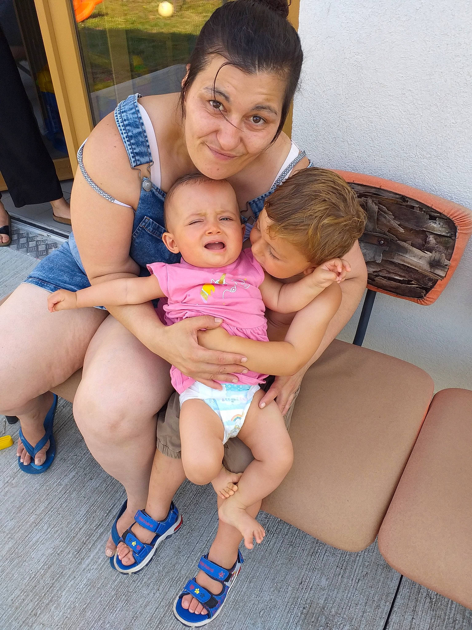 Kylan a rejoint le concours — aidez-le/la à gagner de superbes lots ! abdomen, baby, black_hair, cheek, child, daughter, finger, fun, happy, interaction, joy, leg, long_hair, mother, person, skin, smile, thigh, toddler, trunk