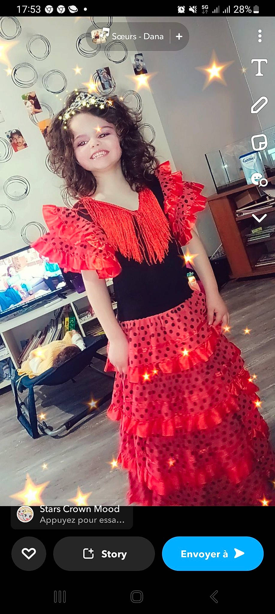 Oxana participe au concours pour gagner de l'argent avec cette photo : abdomen, beauty, belt, black_hair, cool, dance, fashion, fashion_design, hairstyle, happy, joy, long_hair, magenta, person, pink, red, shoulder, sleeve, smile, thigh