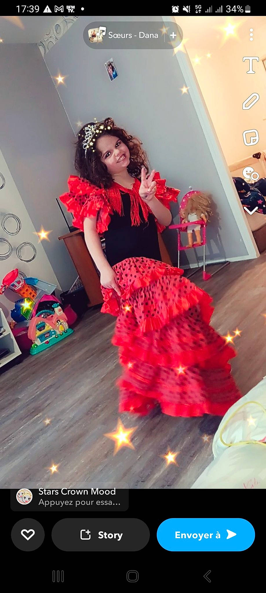 Oxana participe au concours pour gagner de l'argent avec cette photo : costume, entertainment, event, fashion_accessory, fashion_design, fashion_model, flash_photography, flooring, formal_wear, fun, headpiece, human_leg, joy, long_hair, magenta, peach, performing_arts, person, pink, sandal