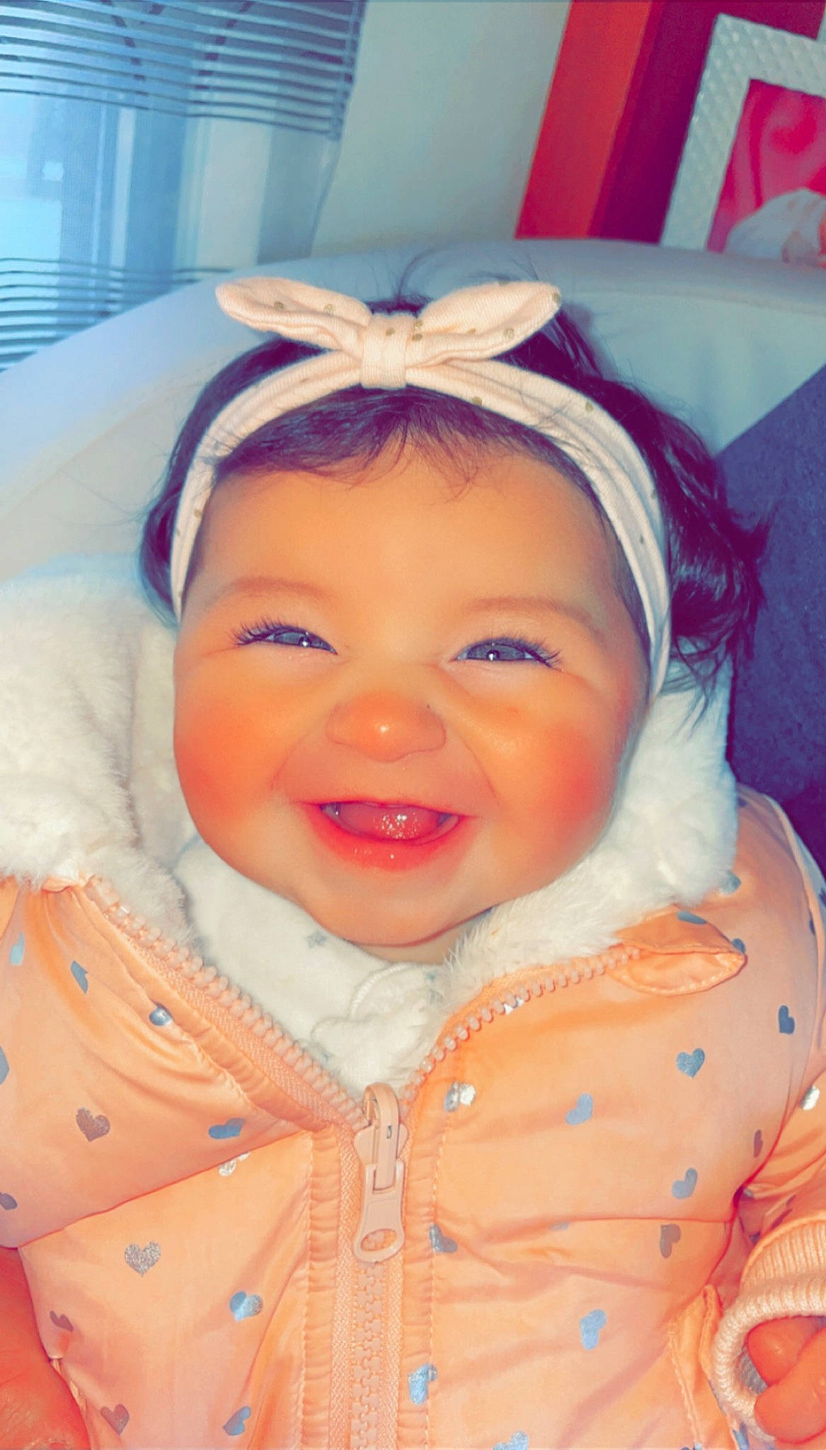 Isabelle a rejoint le concours — aidez-le/la à gagner de superbes lots ! cheek, chin, clothing, eye, eyebrow, forehead, happy, head, headwear, human_body, iris, lip, mouth, nose, organ, outerwear, person, skin, sleeve, smile