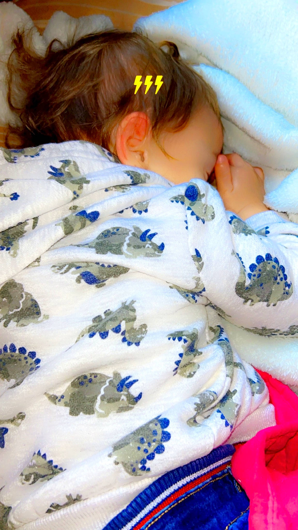 Ethan a rejoint le concours — aidez-le/la à gagner de superbes lots ! baby, baby_sleeping, baby_toddler_clothing, beauty, child, comfort, eye, hair, head, iris, organ, pattern, people, person, photograph, skin, sleeve, textile, toddler, white