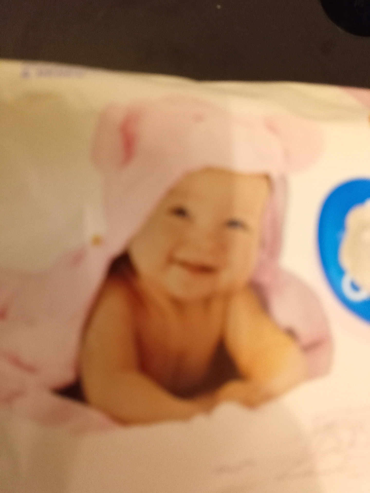 Lena a rejoint le concours — aidez-le/la à gagner de superbes lots ! baby, child, towel, pink, smile, face, cute, soft, infant, hooded_towel, skin, baby_towel, pastel, indoor, happy, portrait, person, young_child, baby_bath, cuteness