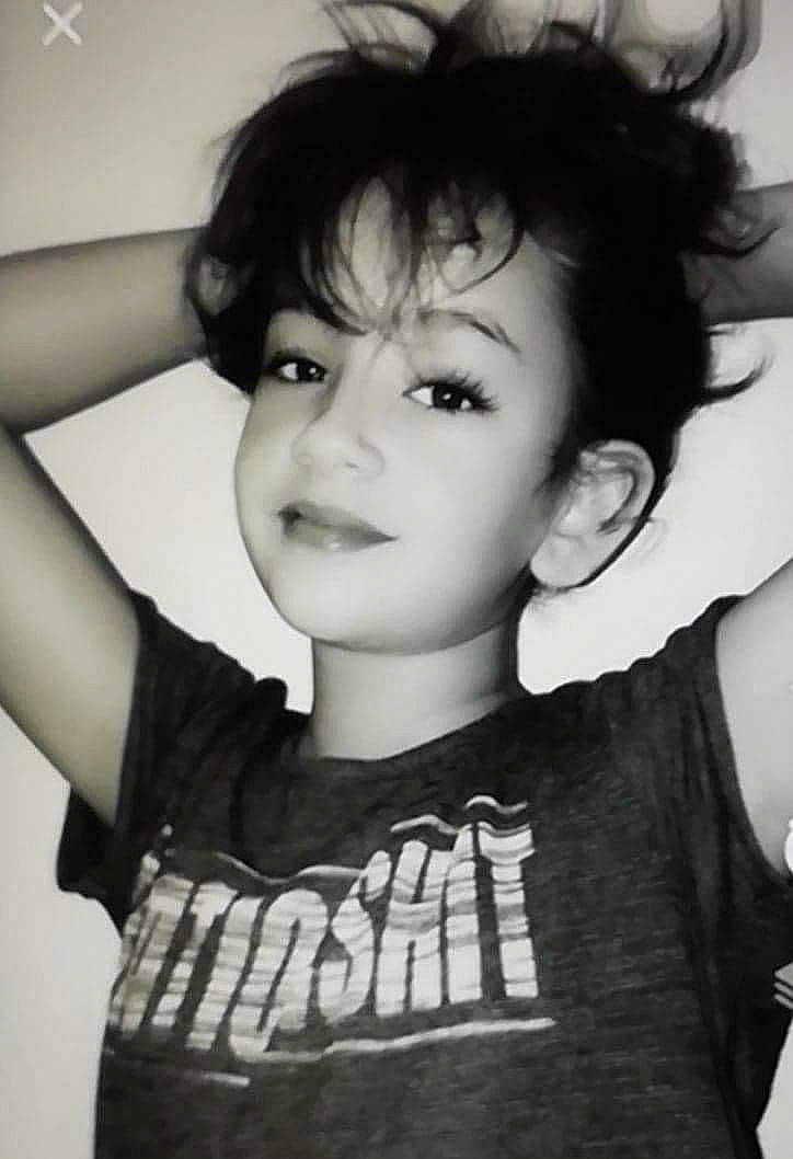 Mayli participe au concours pour gagner de l'argent avec cette photo : black, black_and_white, black_hair, chin, cool, eyebrow, eyelash, forehead, hairstyle, iris, jaw, lip, monochrome, monochrome_photography, neck, organ, person, portrait_photography, shoulder, skin