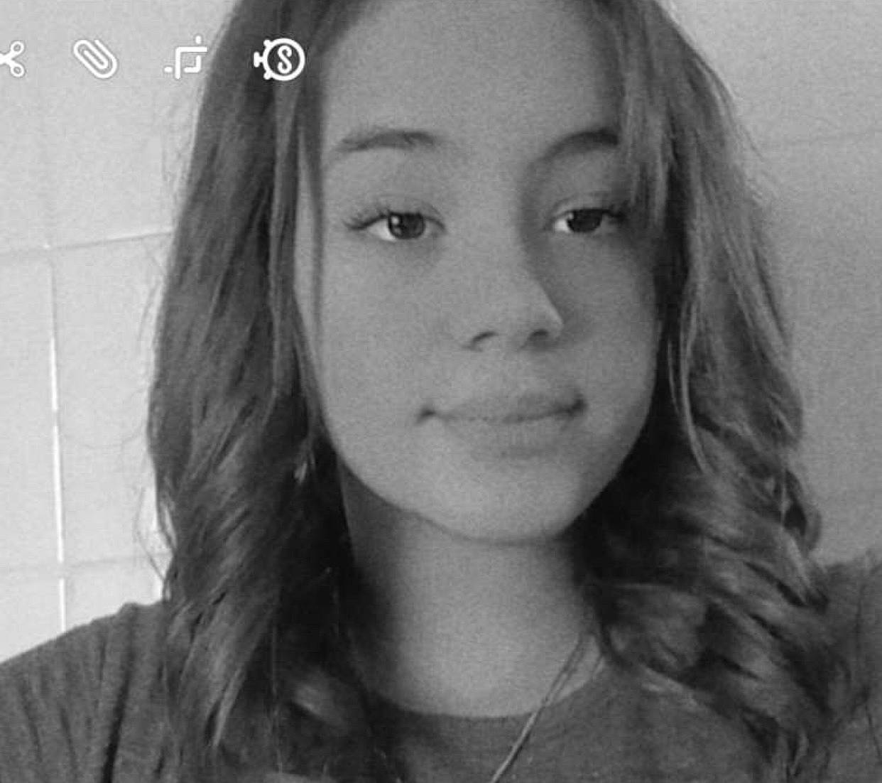 Mayli a rejoint le concours — aidez-le/la à gagner de superbes lots ! beauty, black_and_white, chin, eyebrow, eyelash, forehead, hairstyle, iris, jaw, lip, long_hair, monochrome, monochrome_photography, neck, organ, person, photography, portrait, selfie, step_cutting