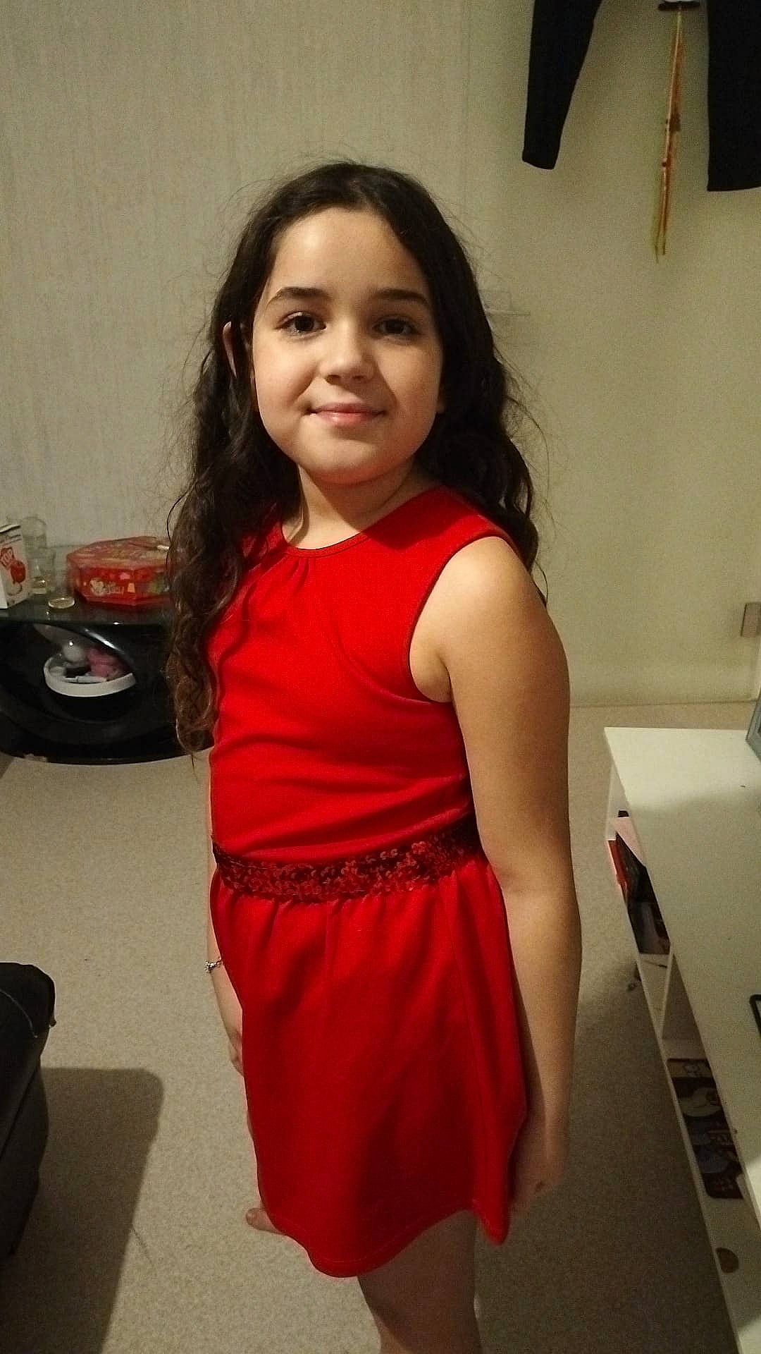 Louna a rejoint le concours — aidez-le/la à gagner de superbes lots ! abdomen, black_hair, day_dress, dress, elbow, event, flooring, fun, hair, happy, human_leg, joy, long_hair, neck, person, skin, sleeve, sleeveless_shirt, smile, thigh