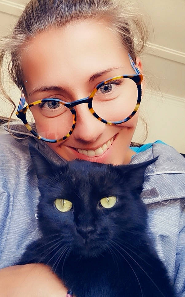 Baghera a rejoint le concours — aidez-le/la à gagner de superbes lots ! black_cat, black_hair, cat, cheek, ear, eye, eyebrow, eyewear, face, felidae, forehead, fur, glasses, hair, hairstyle, lip, nose, selfie, small_to_medium_sized_cats, whiskers