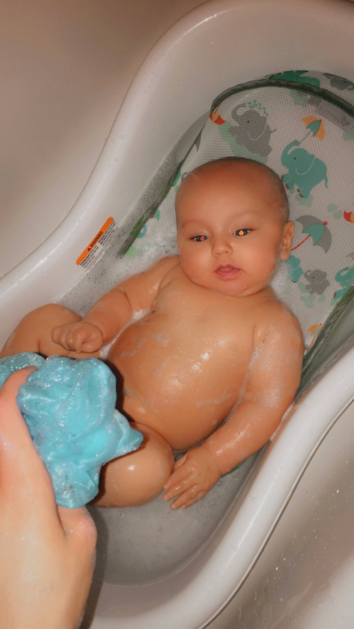 Maverik is registered to the contest to win money with this photo: arm, baby, baby_bathing, bathing, bathroom, bathtub, cheek, chest, eye, finger, fluid, hand, human_body, iris, joint, mouth, muscle, person, product, skin