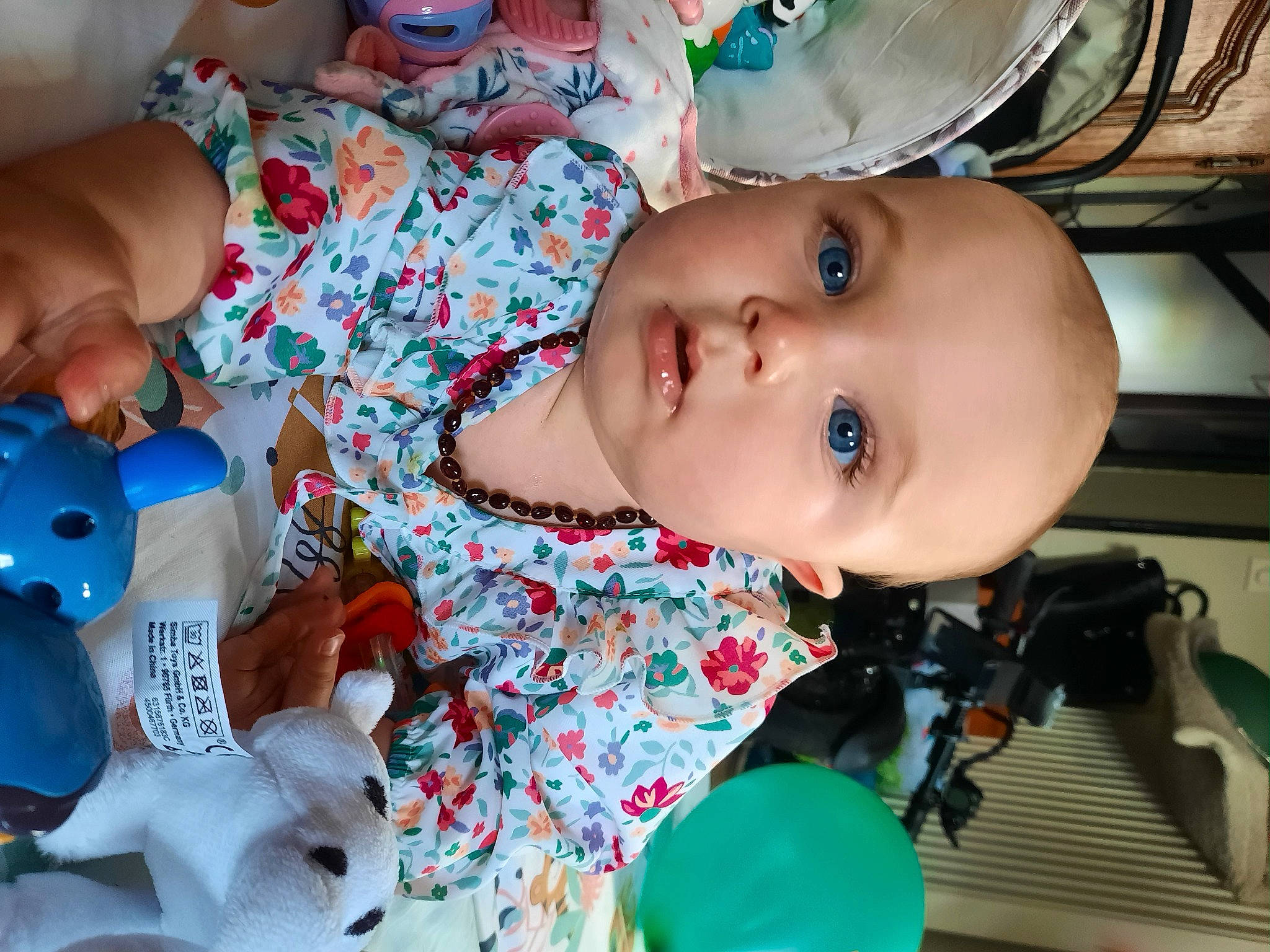 Charlyne participe au concours pour gagner de l'argent avec cette photo : baby, baby_products, baby_toddler_clothing, blue, cheek, child, event, eyelash, fashion_accessory, fun, green, happy, iris, mouth, nose, person, plastic, room, skin, toddler