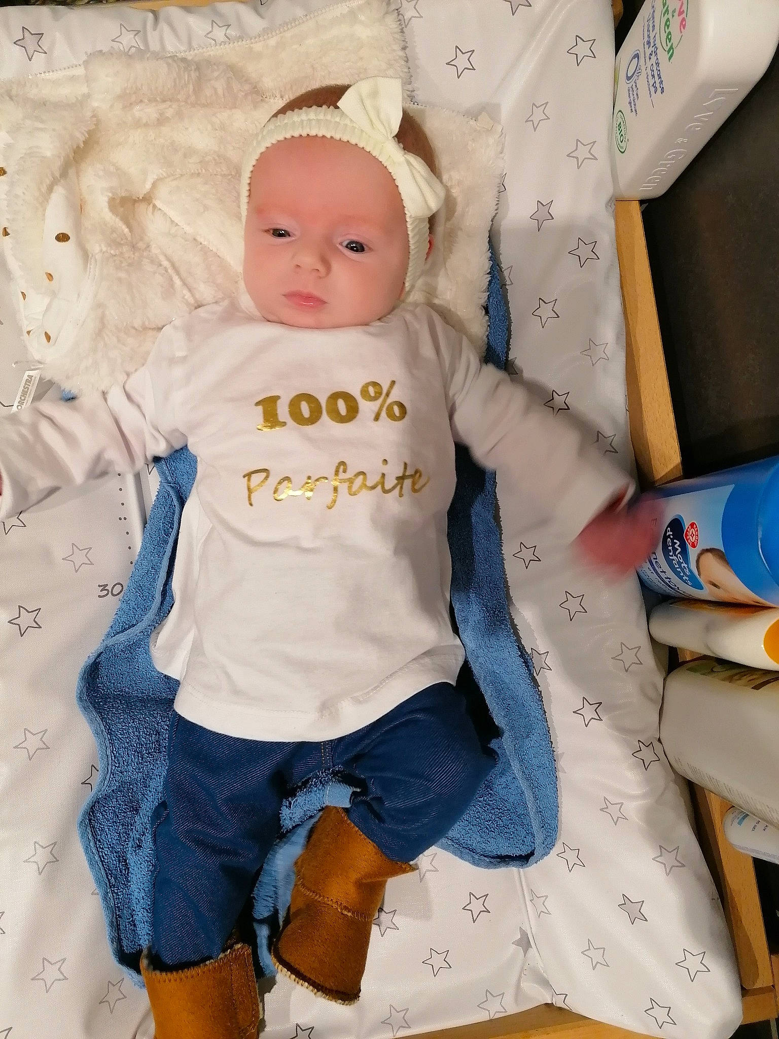 Anna-lesia a rejoint le concours — aidez-le/la à gagner de superbes lots ! baby, baby_products, baby_sleeping, baby_toddler_clothing, cheek, child, denim, doll, electric_blue, headgear, headwear, linens, pattern, person, room, shorts, sleeve, t_shirt, textile, toddler