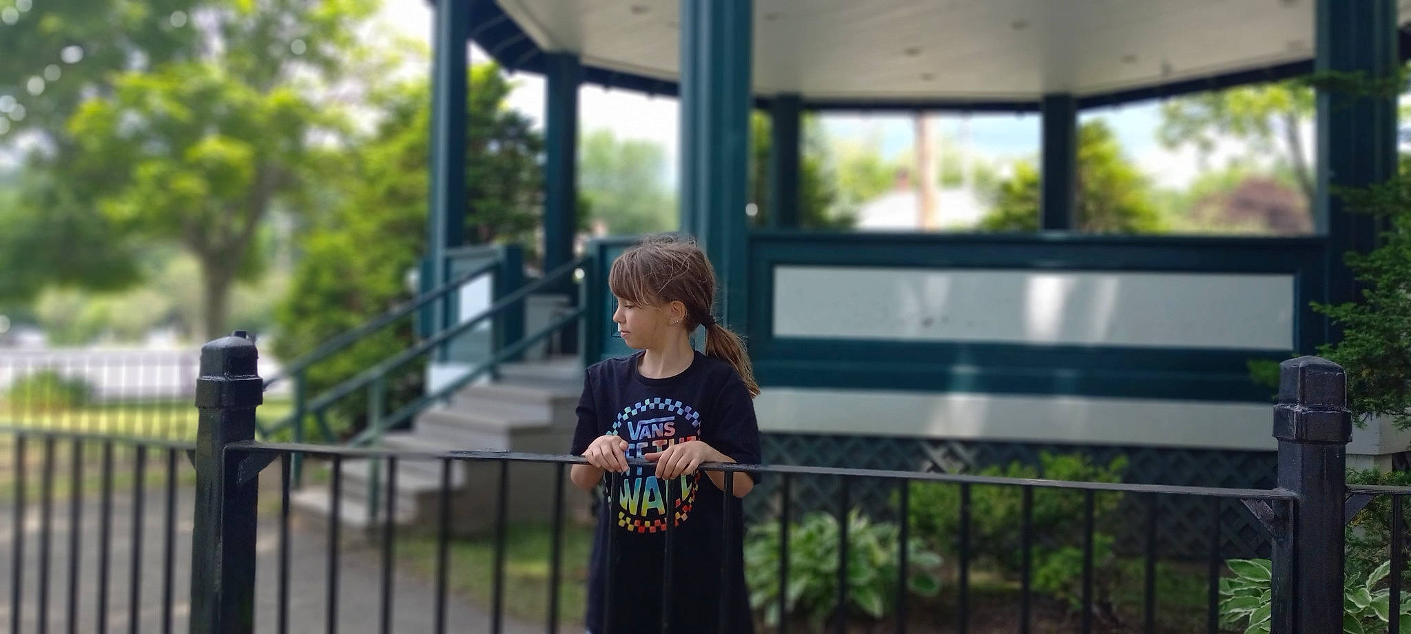 Jolene is registered to the contest to win money with this photo: child, city, electric_blue, fence, fun, grass, handrail, happy, leisure, metal, pedestrian, person, plant, recreation, sitting, sleeve, standing, t_shirt, toddler, tree