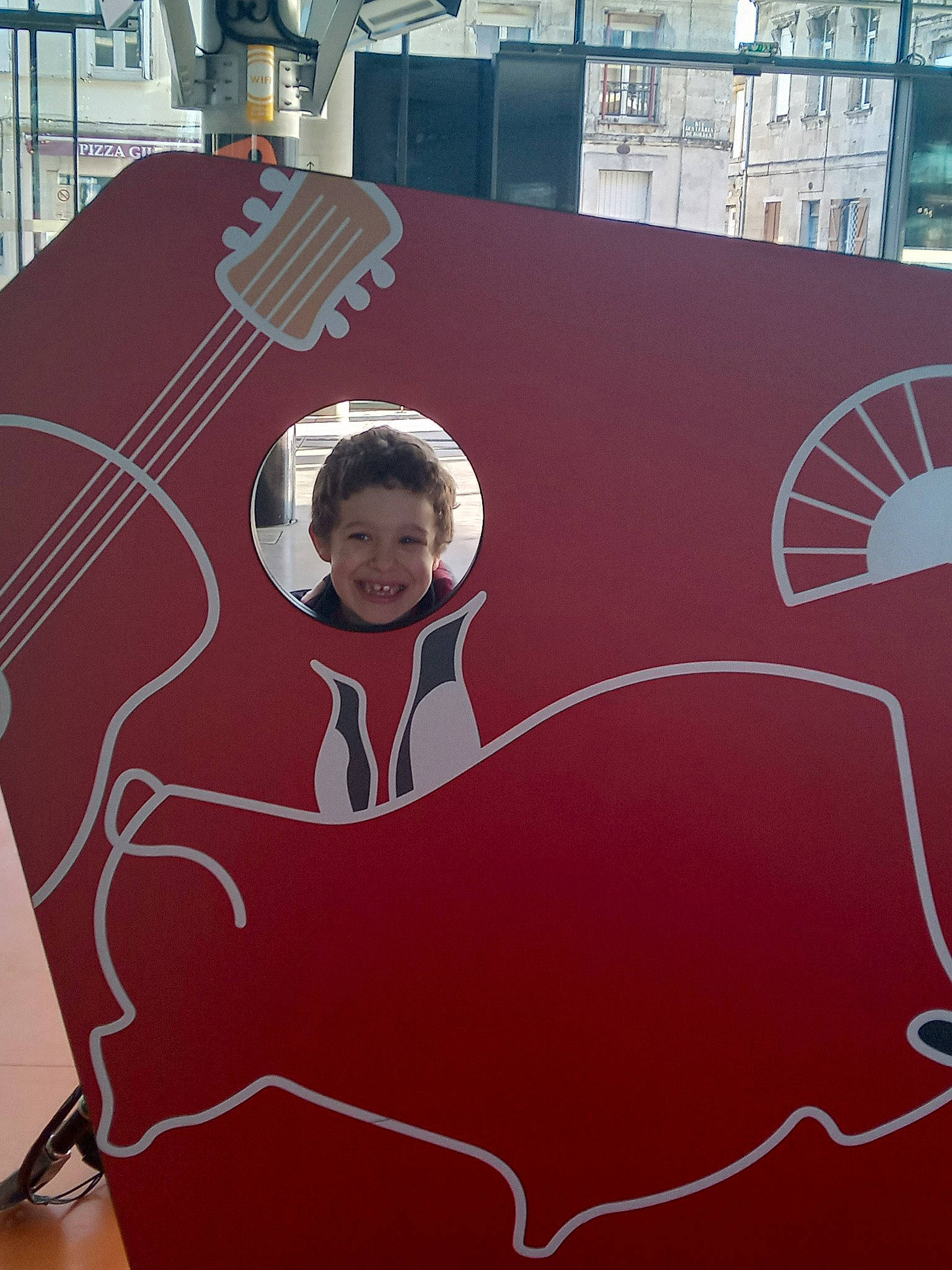 Nohan participe au concours pour gagner de l'argent avec cette photo : art, illustration, joy, person, red