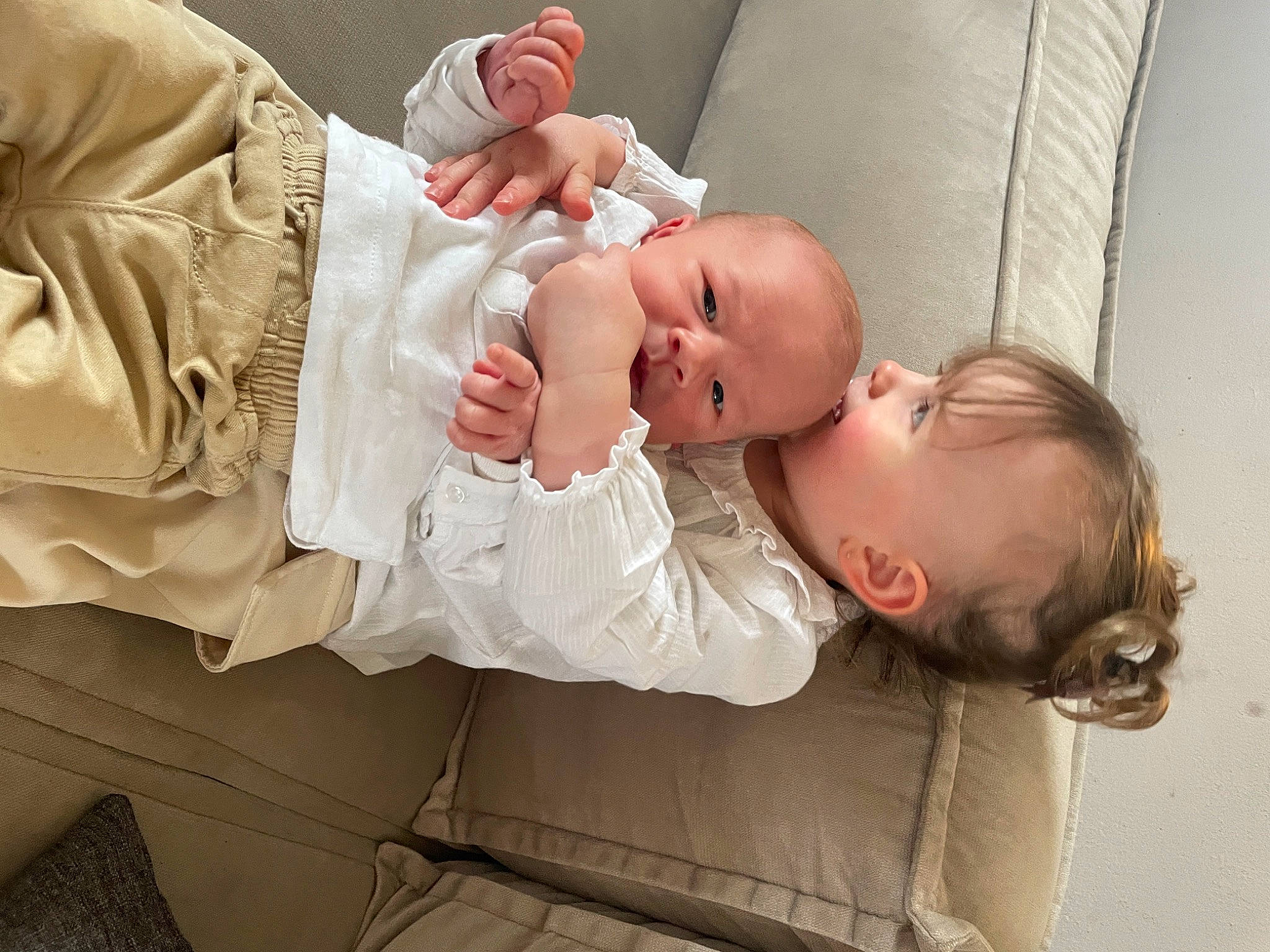 Mahé participe au concours pour gagner de l'argent avec cette photo : baby, baby_products, baby_sleeping, baby_toddler_clothing, child, comfort, drinkware, event, eyelash, finger, flooring, gesture, hand, linens, mouth, nail, nap, person, room, skin