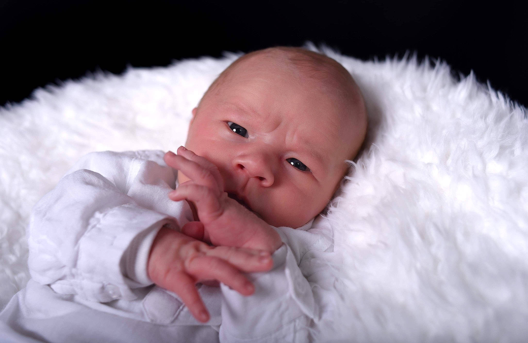 Mahé participe au concours pour gagner de l'argent avec cette photo : baby, baby_toddler_clothing, bedtime, cheek, child, comfort, event, eye, eyelash, flesh, fur, gesture, happy, head, linens, nail, person, portrait_photography, thumb, toddler