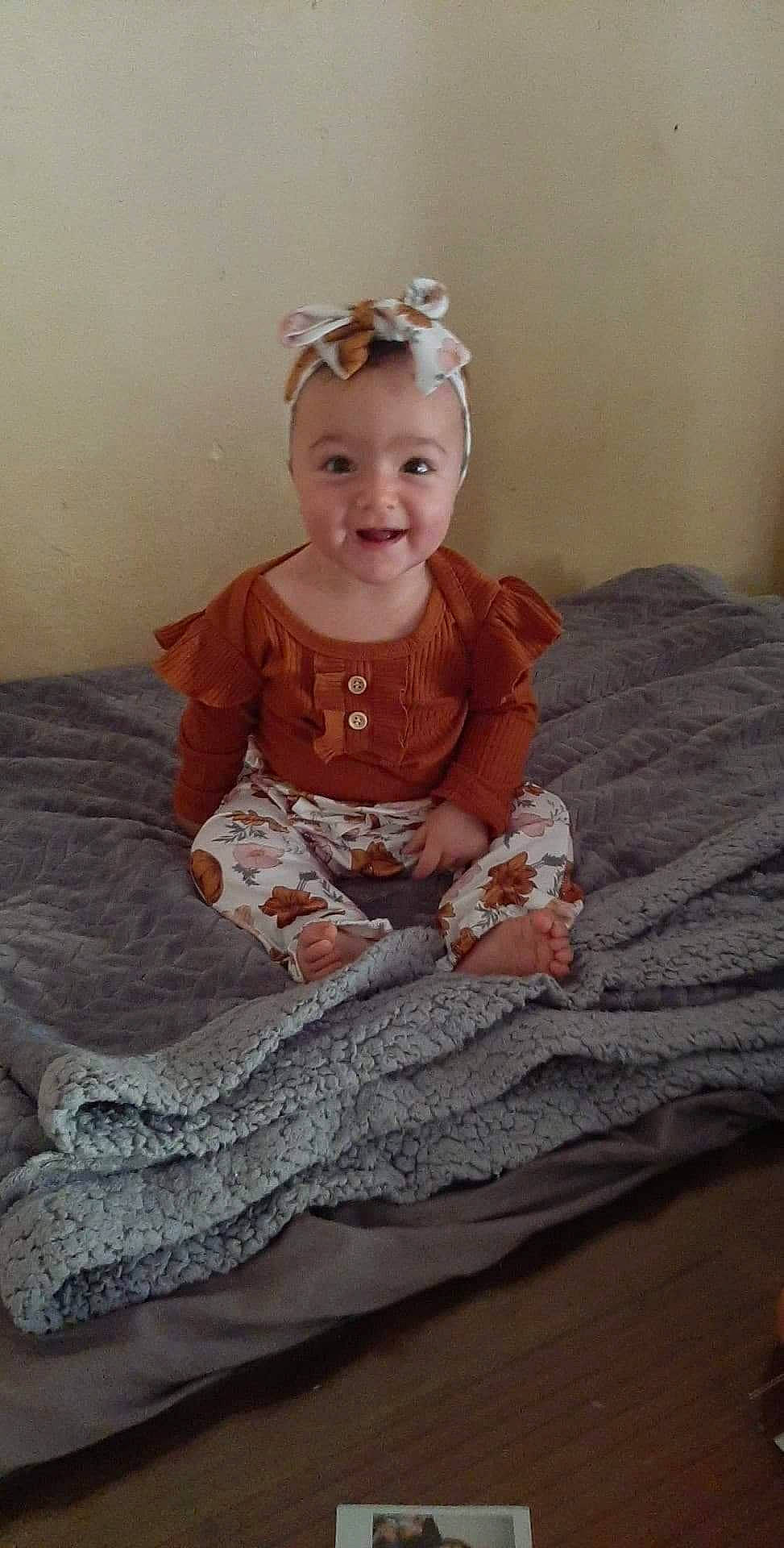 Tya participe au concours pour gagner de l'argent avec cette photo : baby_toddler_clothing, beauty, child, comfort, dress, embellishment, eye, face, flooring, head, headband, headgear, joy, linens, pattern, person, pink, skin, sleeve, smile