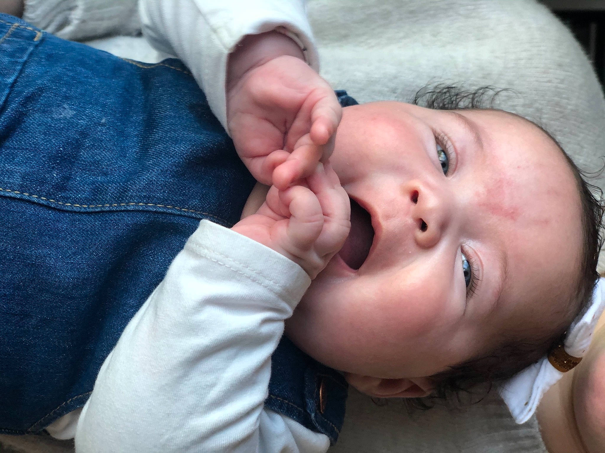 Victoire participe au concours pour gagner de l'argent avec cette photo : baby, baby_grabbing_for_something, baby_products, baby_toddler_clothing, cheek, child, denim, eyelash, finger, gesture, health_care, lip, nail, organ, person, skin, taste, thumb, toddler, tooth