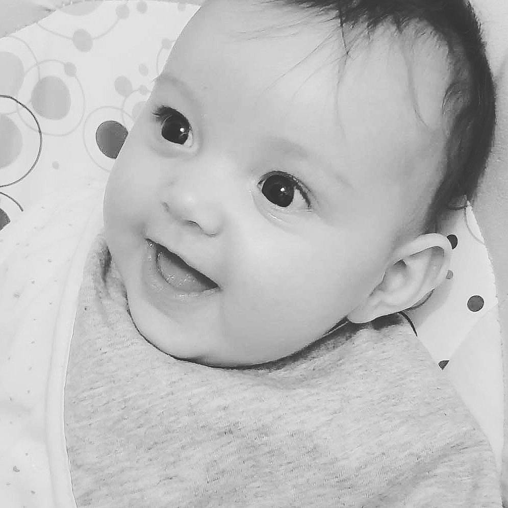 Mélyssa a rejoint le concours — aidez-le/la à gagner de superbes lots ! baby, beauty, black_and_white, cheek, child, chin, eye, eyebrow, face, facial_expression, forehead, head, iris, lip, nose, organ, person, photograph, skin, toddler