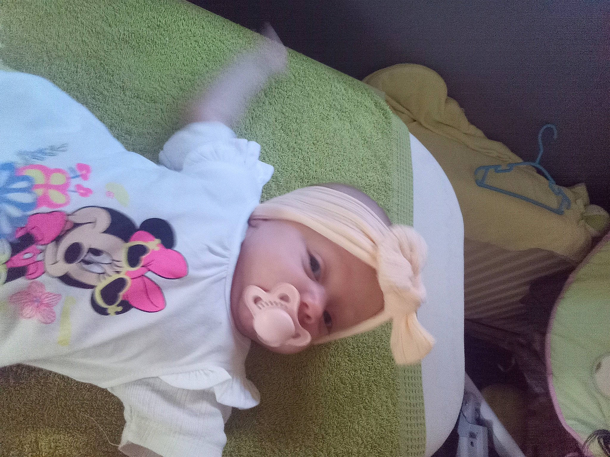 Anna a rejoint le concours — aidez-le/la à gagner de superbes lots ! baby, baby_products, baby_sleeping, baby_toddler_clothing, bedding, bedtime, cheek, child, comfort, grass, linens, nap, pattern, person, product, room, skin, sleeve, textile, toddler