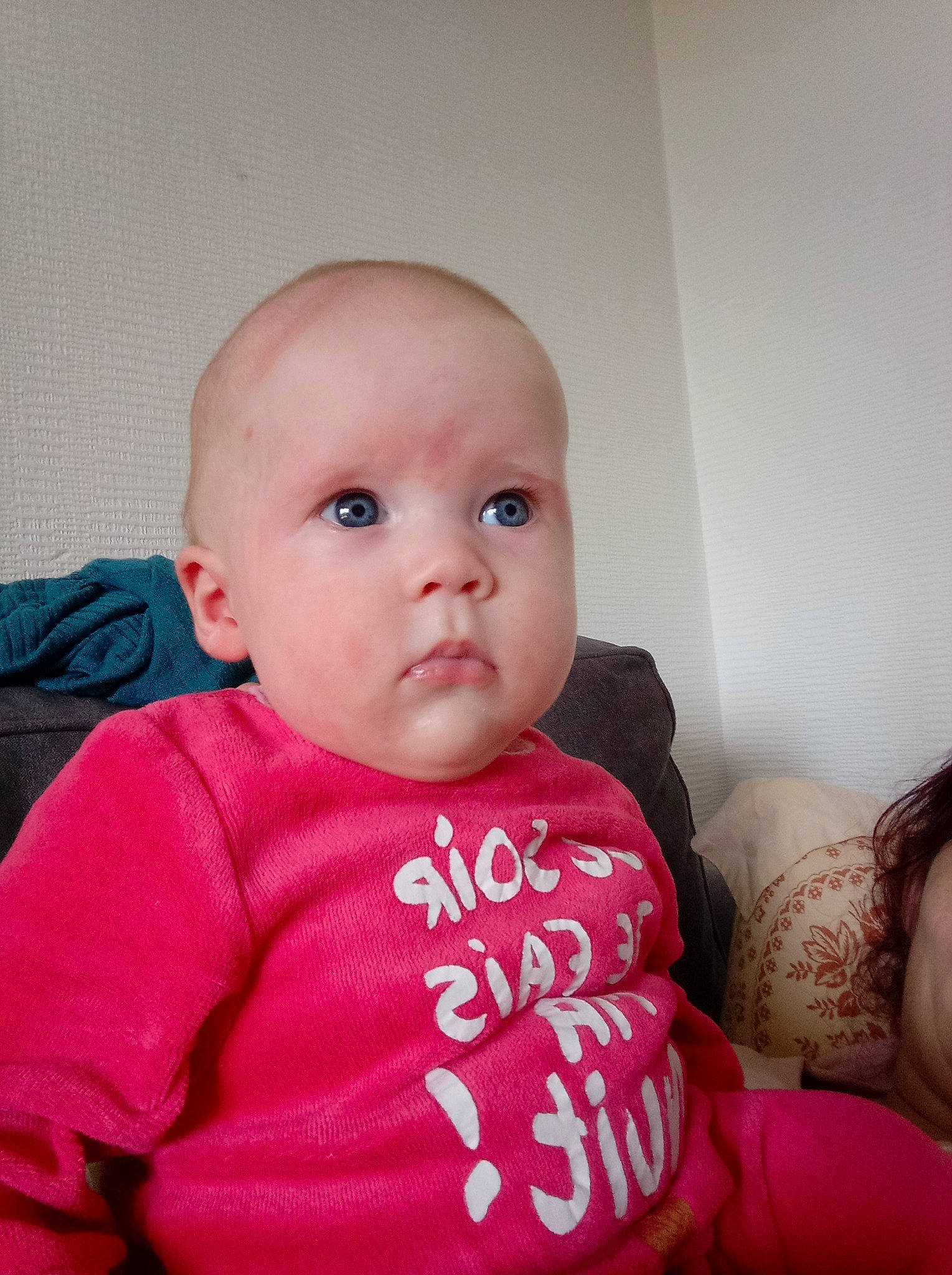 Rose participe au concours pour gagner de l'argent avec cette photo : baby, baby_toddler_clothing, cheek, child, comfort, eye, eyebrow, eyelash, happy, human_body, iris, lip, mouth, neck, nose, person, pink, skin, sleeve, textile