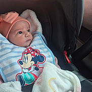 Louméa participe au concours pour gagner de l'argent avec cette photo : baby, infant, car_seat, blanket, bib, pink_hat, minnie_mouse, clothing, child, seatbelt, portrait, indoors, cute, young_child, face, person, soft_texture, warm, gaze, comfort