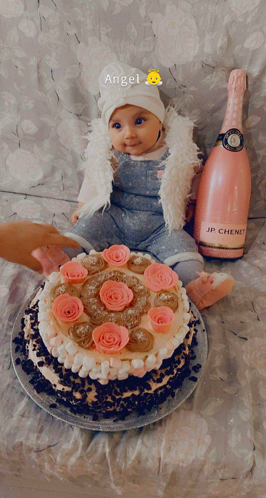 Alexia a rejoint le concours — aidez-le/la à gagner de superbes lots ! baked_goods, birthday_cake, cake, cake_decorating, cake_decorating_supply, cuisine, doll, dress, flower, food, happy, headwear, orange, person, petal, pink, recipe, rose, sugar_cake, sugar_paste