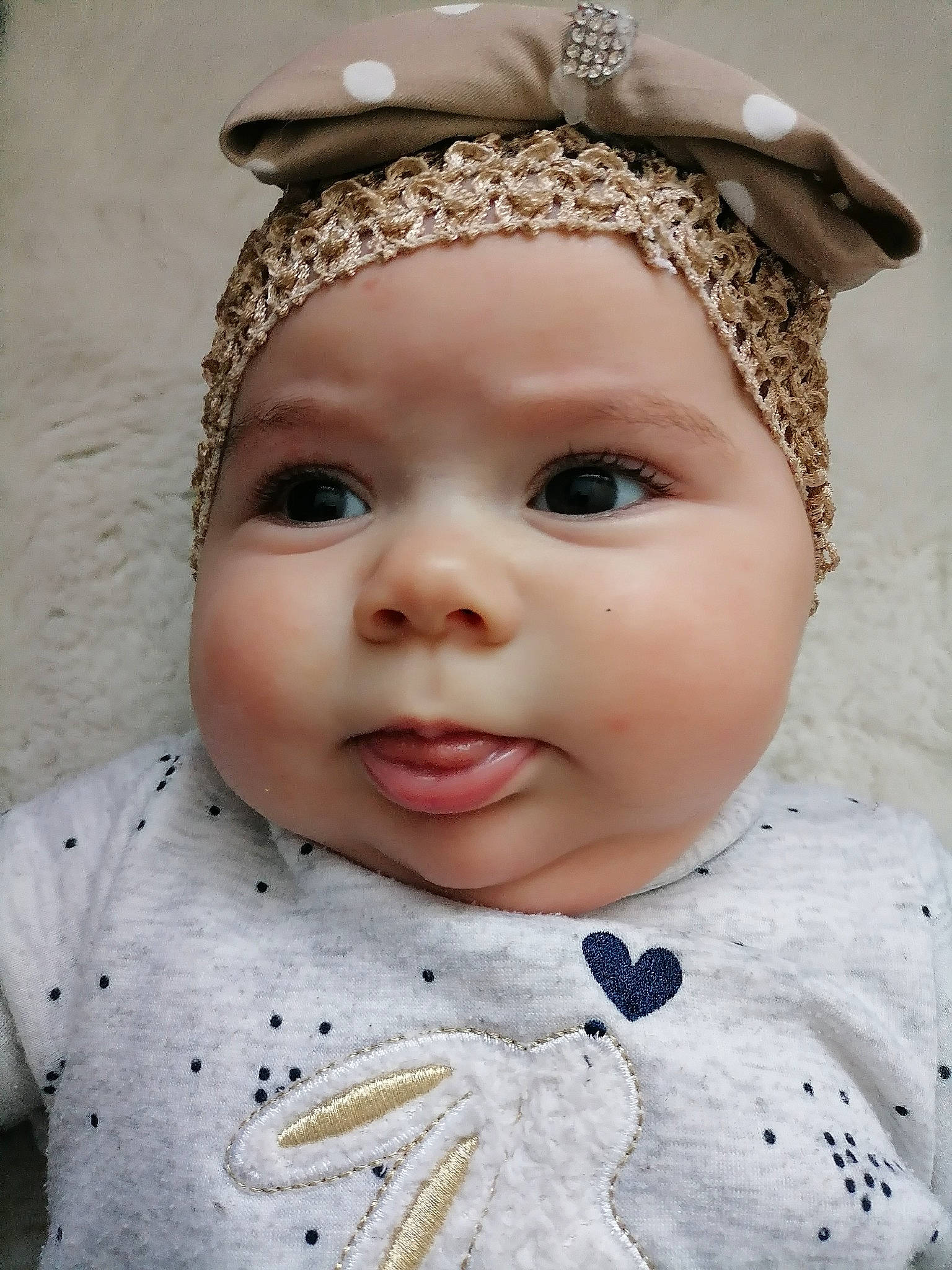 Mendy participe au concours pour gagner de l'argent avec cette photo : baby_toddler_clothing, cap, cheek, eye, eyebrow, eyelash, facial_expression, happy, headgear, headwear, human_body, iris, lip, nose, outerwear, person, photograph, pink, skin, sleeve