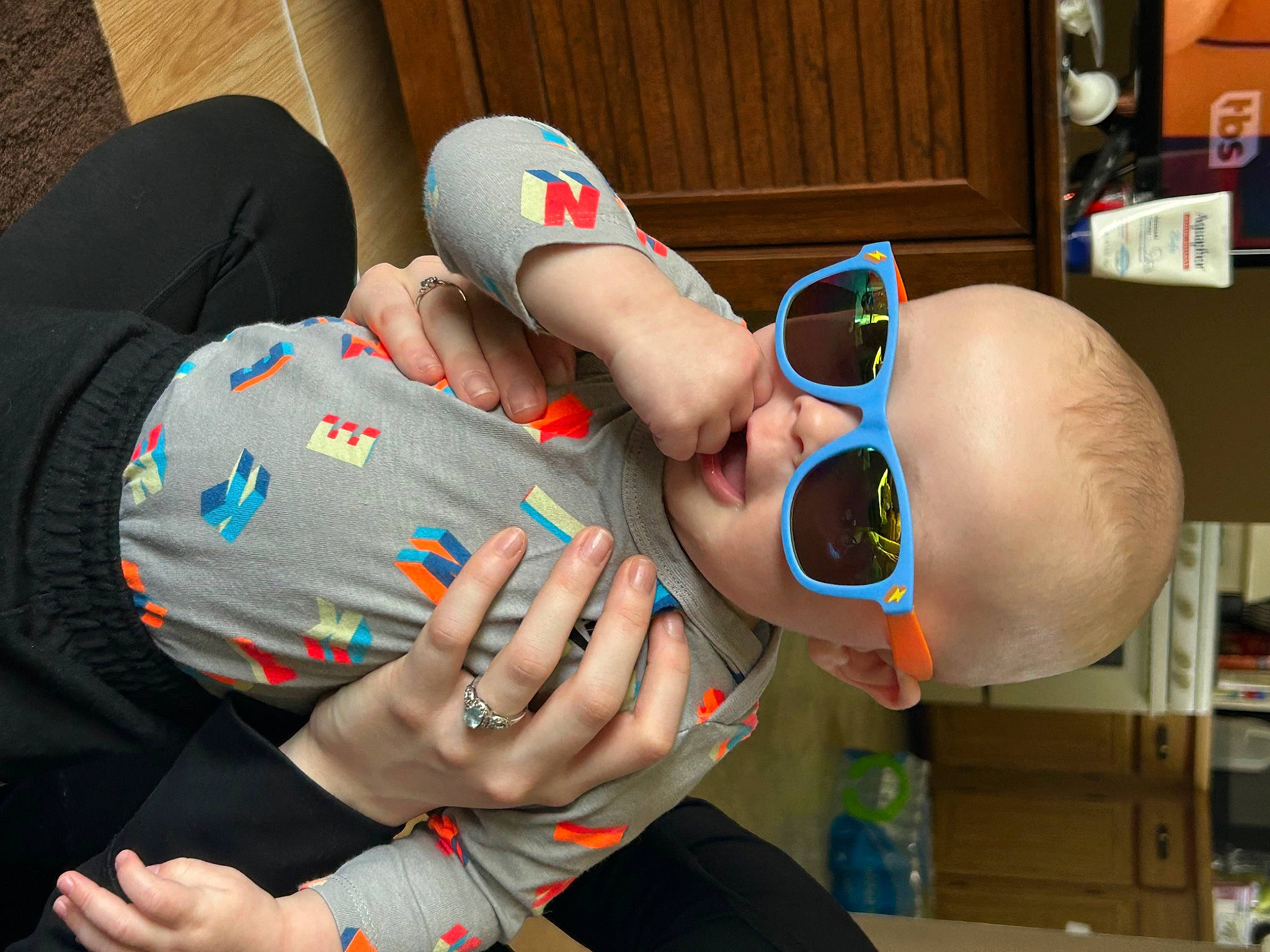 Aaron is registered to the contest to win money with this photo: elbow, eyewear, finger, foot, fun, gesture, glasses, goggles, hand, human_leg, joint, leisure, nail, person, personal_protective_equipment, sunglasses, thigh, thumb, trunk, vision_care