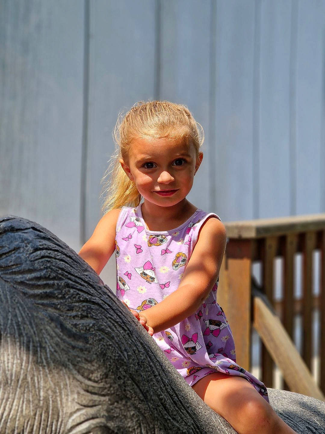 Chérine participe au concours pour gagner de l'argent avec cette photo : beauty, blond, brown_hair, event, fun, grass, happy, horse, human_leg, jewellery, joy, leisure, magenta, person, pink, recreation, sitting, skin, terrestrial_animal, toddler