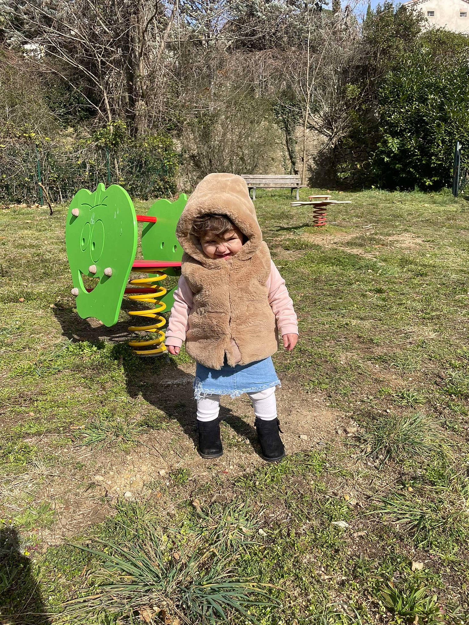 Luna participe au concours pour gagner de l'argent avec cette photo : art, baby_toddler_clothing, boot, child, fun, garden, grass, grass_family, grassland, groundcover, headwear, jacket, landscape, lawn, lawn_ornament, outerwear, people_in_nature, person, plant, sitting