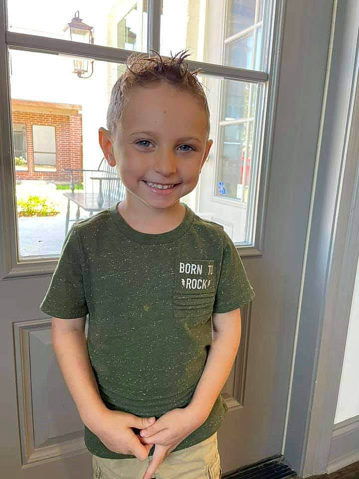 Cobie is registered to the contest to win money with this photo: baby_toddler_clothing, chest, child, chin, elbow, hair, hairstyle, happy, joint, joy, knee, neck, person, shoulder, sleeve, smile, standing, t_shirt, toddler, trunk