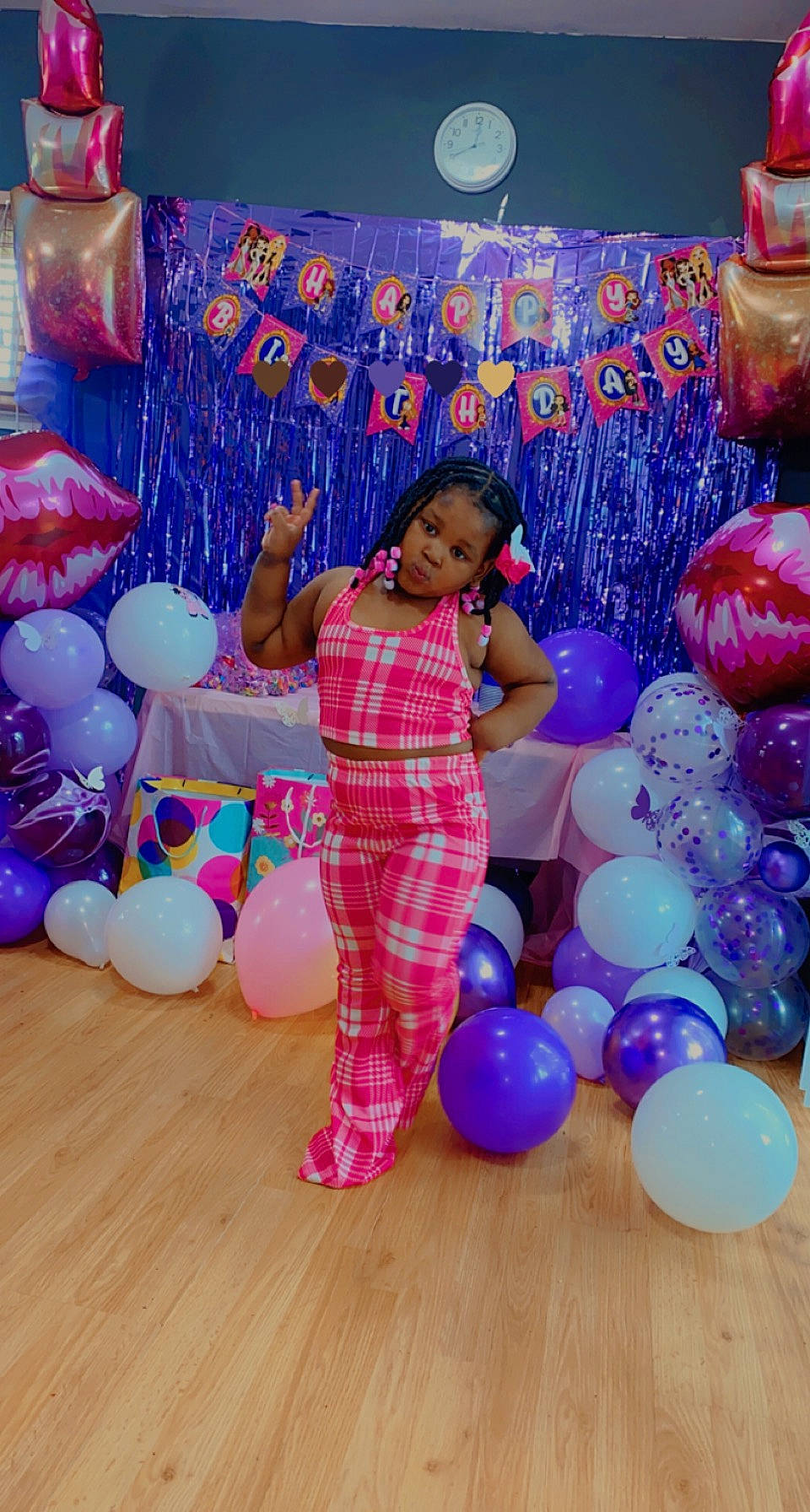 Melaniee is registered to the contest to win money with this photo: balloon, child, decoration, electric_blue, entertainment, event, fun, happy, leisure, light, magenta, party, party_supply, pattern, person, pink, purple, t_shirt, toy, violet
