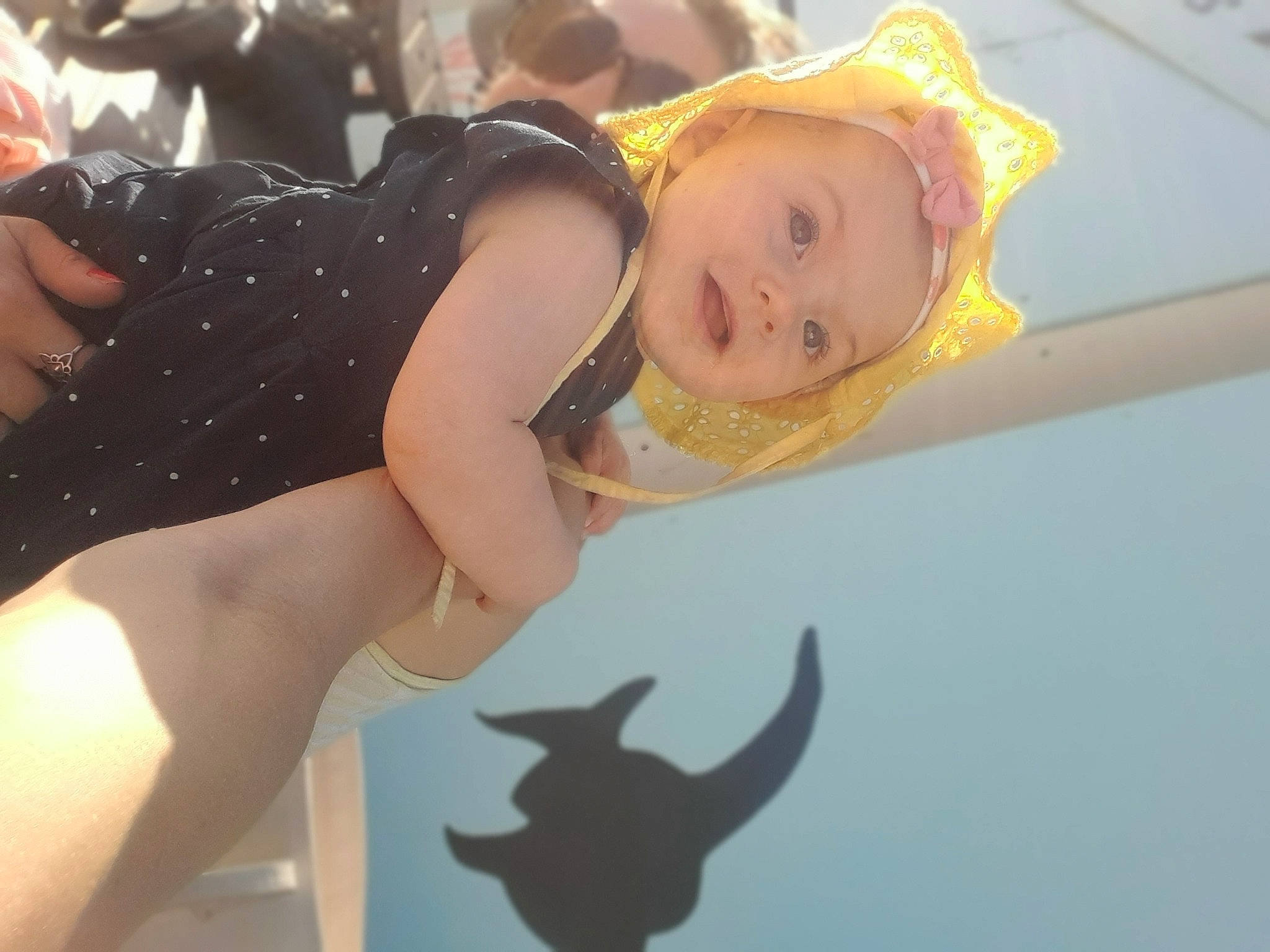 Giulia participe au concours pour gagner de l'argent avec cette photo : abdomen, baby, baby_products, baby_toddler_clothing, child, face, fashion_accessory, fun, gesture, happy, headwear, horn, human_leg, leisure, pattern, person, smile, thigh, toddler, working_animal