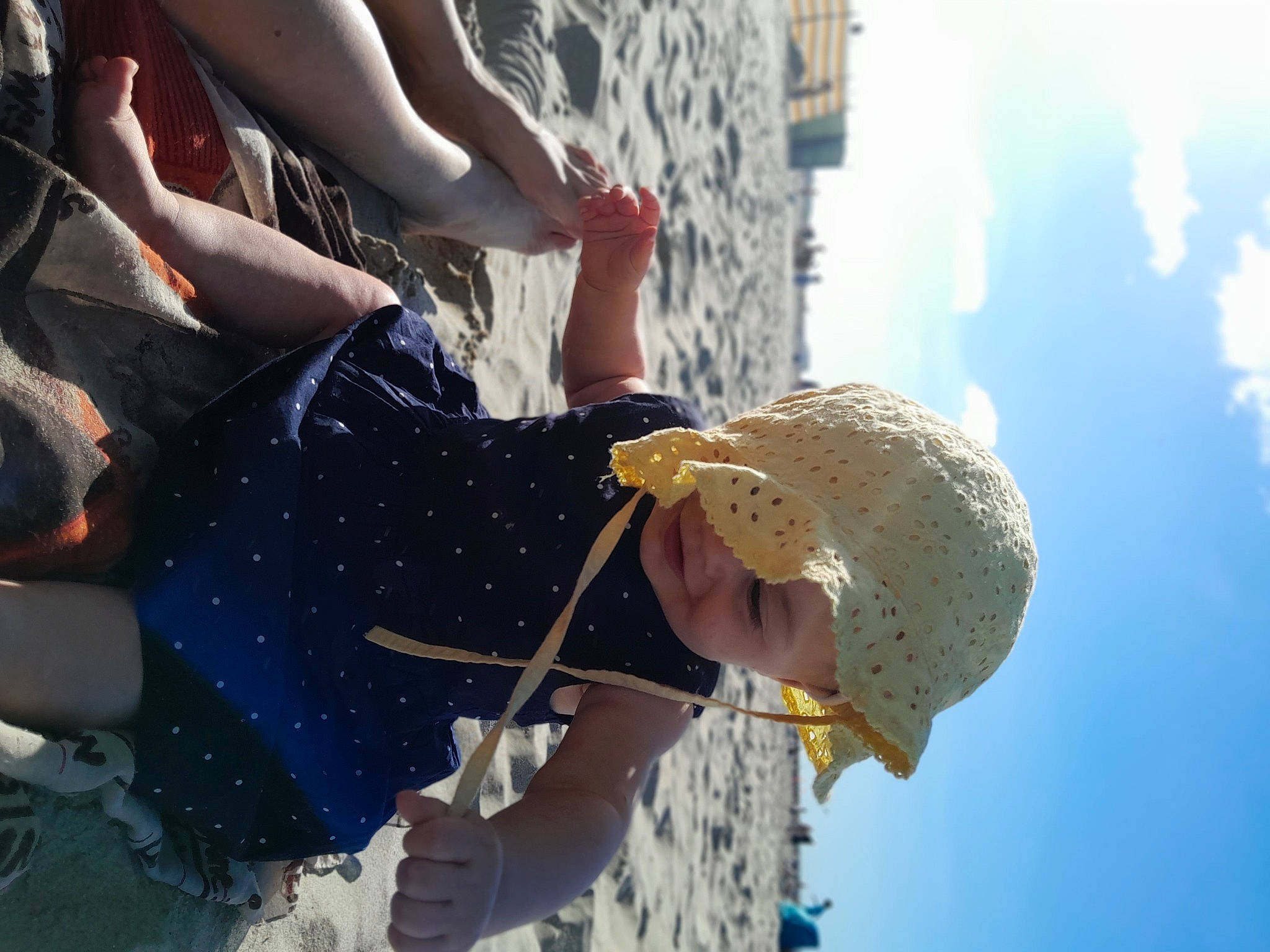 Giulia a rejoint le concours — aidez-le/la à gagner de superbes lots ! adventure, beauty, daytime, elbow, fashion_accessory, fun, hand, happy, hat, human_leg, leisure, people_in_nature, person, recreation, rope, sky, summer, sun_hat, travel, vacation