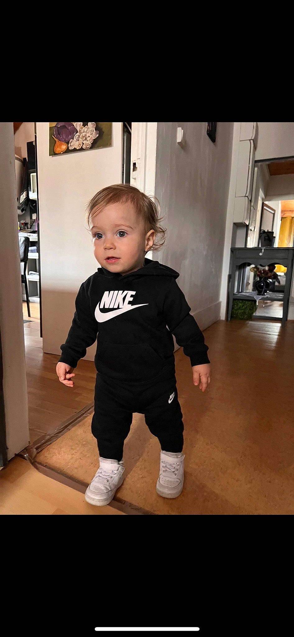 Mîran participe au concours pour gagner de l'argent avec cette photo : baby, baby_toddler_clothing, cheek, child, cool, fashion_design, flash_photography, floor, flooring, fun, happy, hardwood, knee, person, room, shoulder, sleeve, sock, t_shirt, toddler