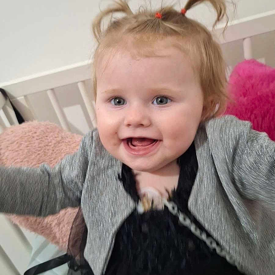 Louna a rejoint le concours — aidez-le/la à gagner de superbes lots ! accessories, baby, babylaughing, blonde, clothing, coat, face, hair, happy, head, homedecor, jacket, jewelry, knitwear, necklace, person, photography, portrait, smile, sweater