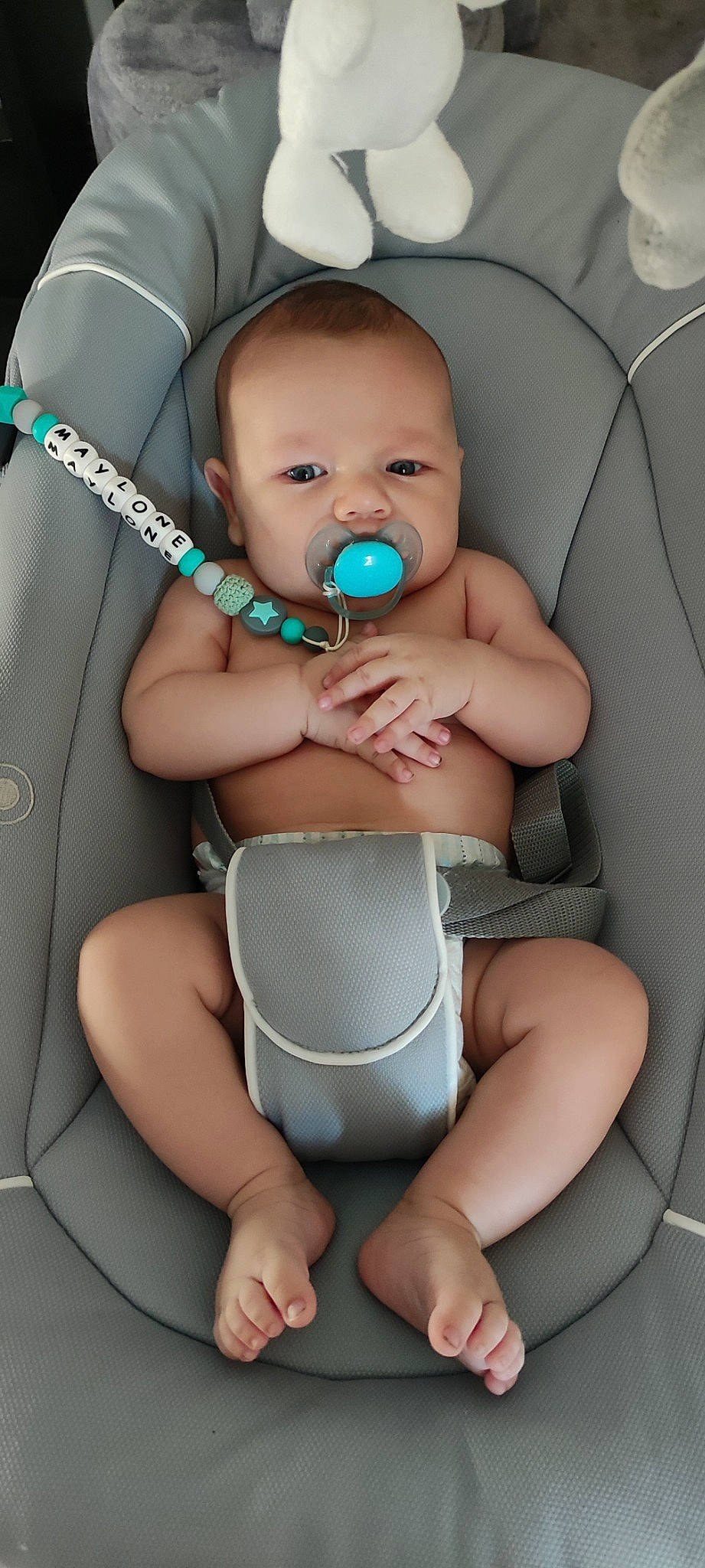 Maylone a rejoint le concours — aidez-le/la à gagner de superbes lots ! baby, baby_toddler_clothing, cheek, child, comfort, finger, hand, human_body, joint, knee, leg, mouth, organ, person, photograph, skin, stomach, thigh, thumb, toddler