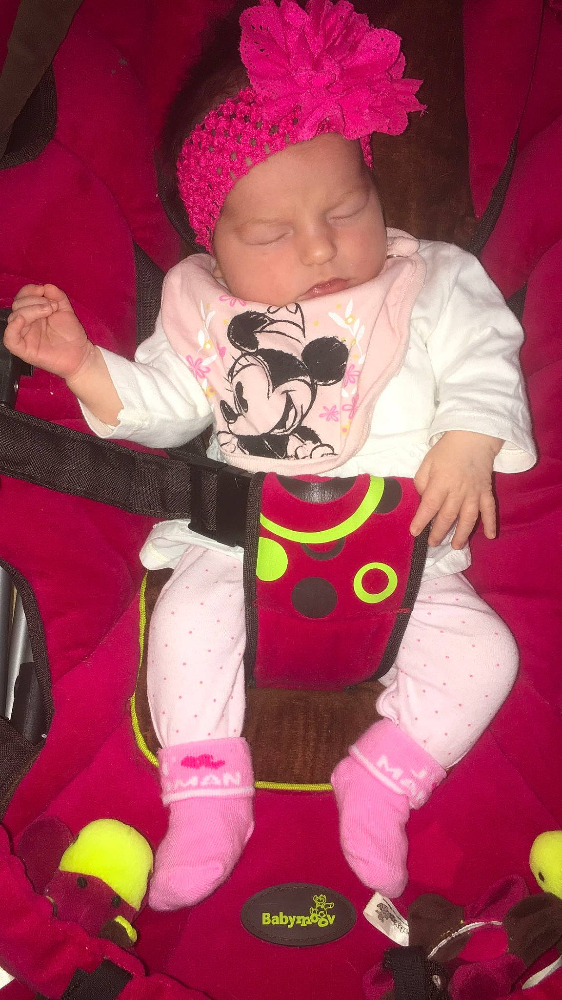 Kelyana a rejoint le concours — aidez-le/la à gagner de superbes lots ! baby, baby_products, baby_toddler_clothing, cap, cheek, comfort, fun, headwear, lap, magenta, mouth, pattern, person, personal_protective_equipment, pink, purple, red, sleeve, sock, textile