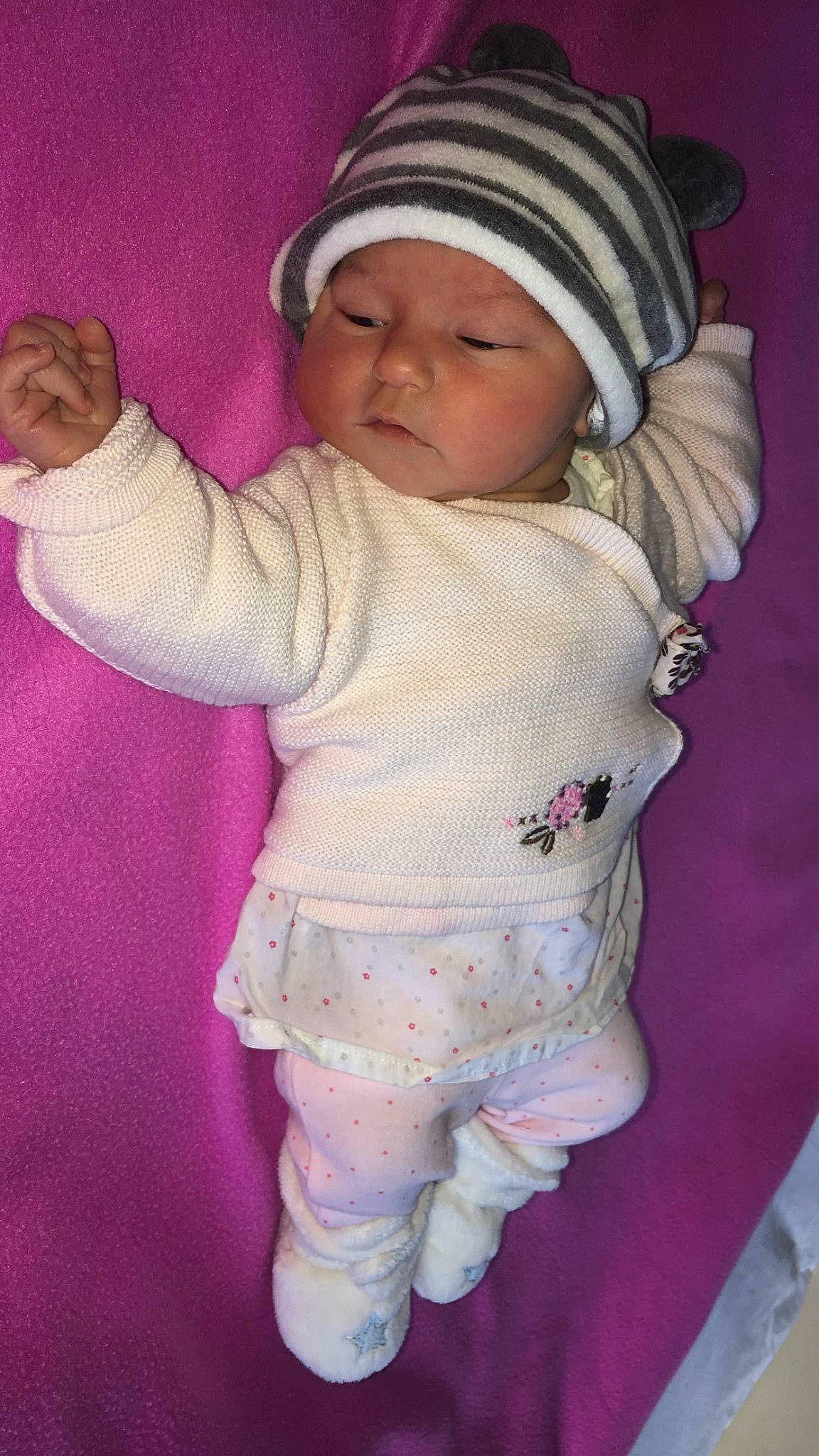 Kelyana participe au concours pour gagner de l'argent avec cette photo : arm, baby_toddler_clothing, cap, cheek, clothing, eye, face, facial_expression, hand, head, headwear, human_body, lip, mouth, nose, organ, outerwear, person, purple, skin