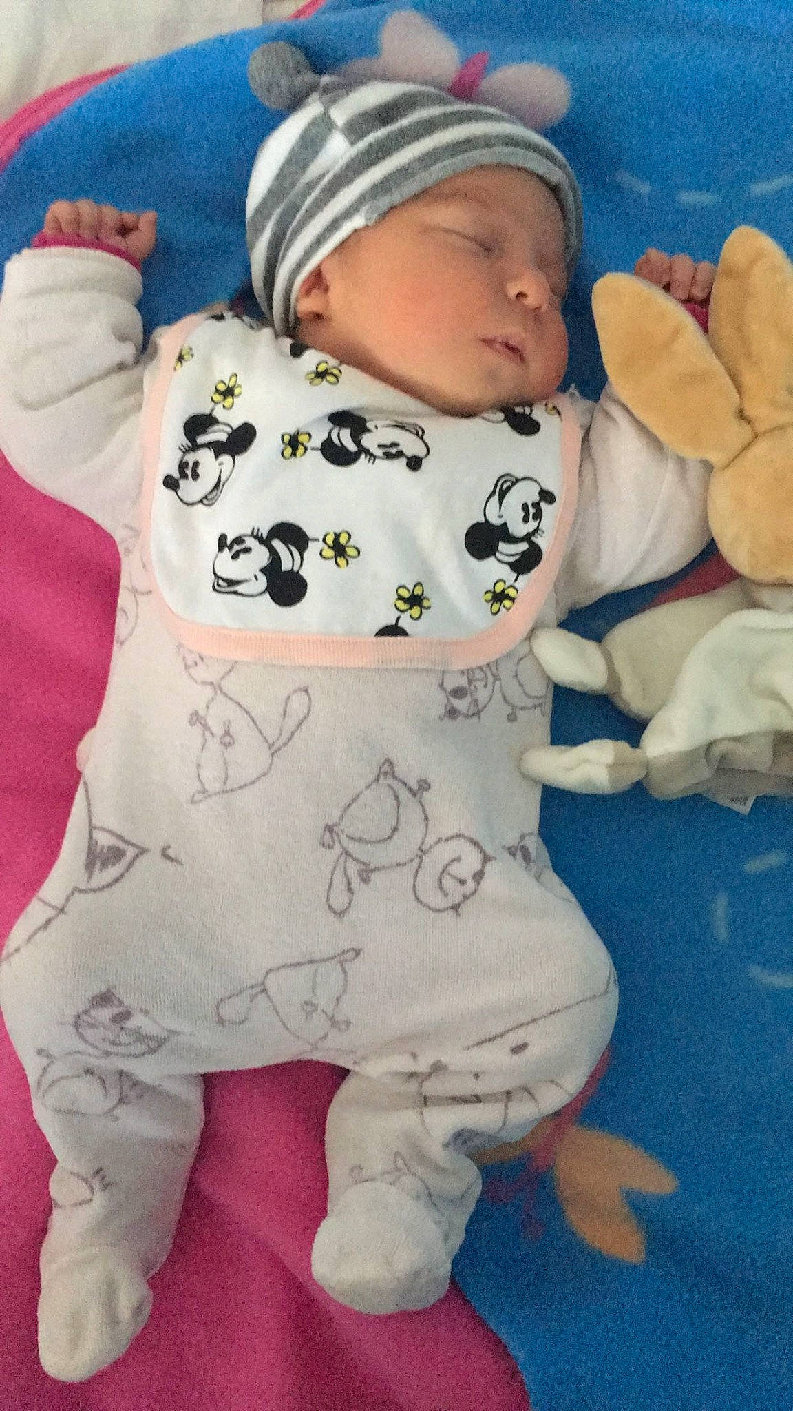 Kelyana participe au concours pour gagner de l'argent avec cette photo : baby, baby_products, baby_sleeping, baby_toddler_clothing, beanie, bedtime, cap, cheek, child, comfort, font, fur, hat, headwear, hoodie, linens, nap, pattern, person, sleep