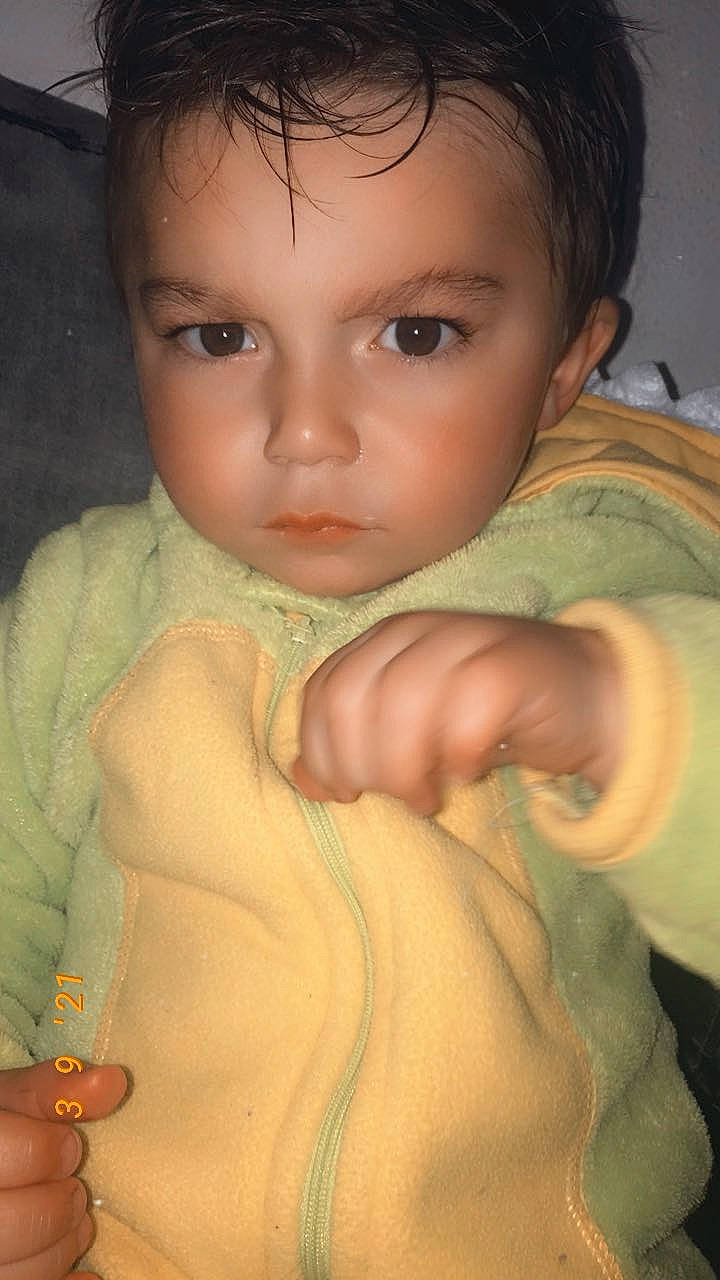 Yabram a rejoint le concours — aidez-le/la à gagner de superbes lots ! arm, cheek, chin, eye, eyebrow, eyelash, facial_expression, forehead, hairstyle, hand, human, joint, lip, mouth, muscle, neck, nose, organ, person, shoulder