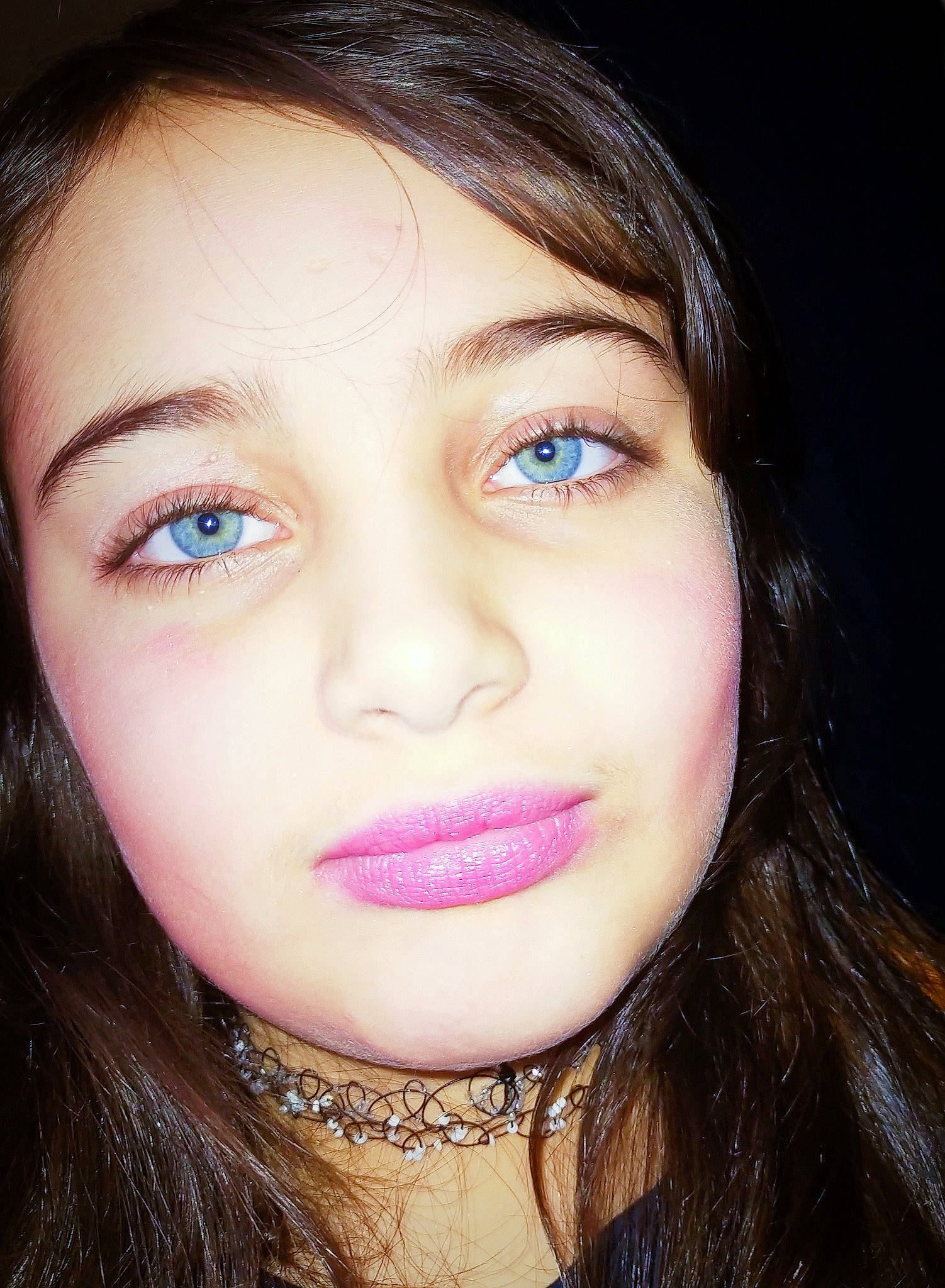 Iliana participe au concours pour gagner de l'argent avec cette photo : black_hair, brown, cheek, chin, cool, eye_liner, eye_shadow, eyebrow, eyelash, flash_photography, forehead, iris, jaw, lip, lipstick, makeover, mouth, nose, organ, person