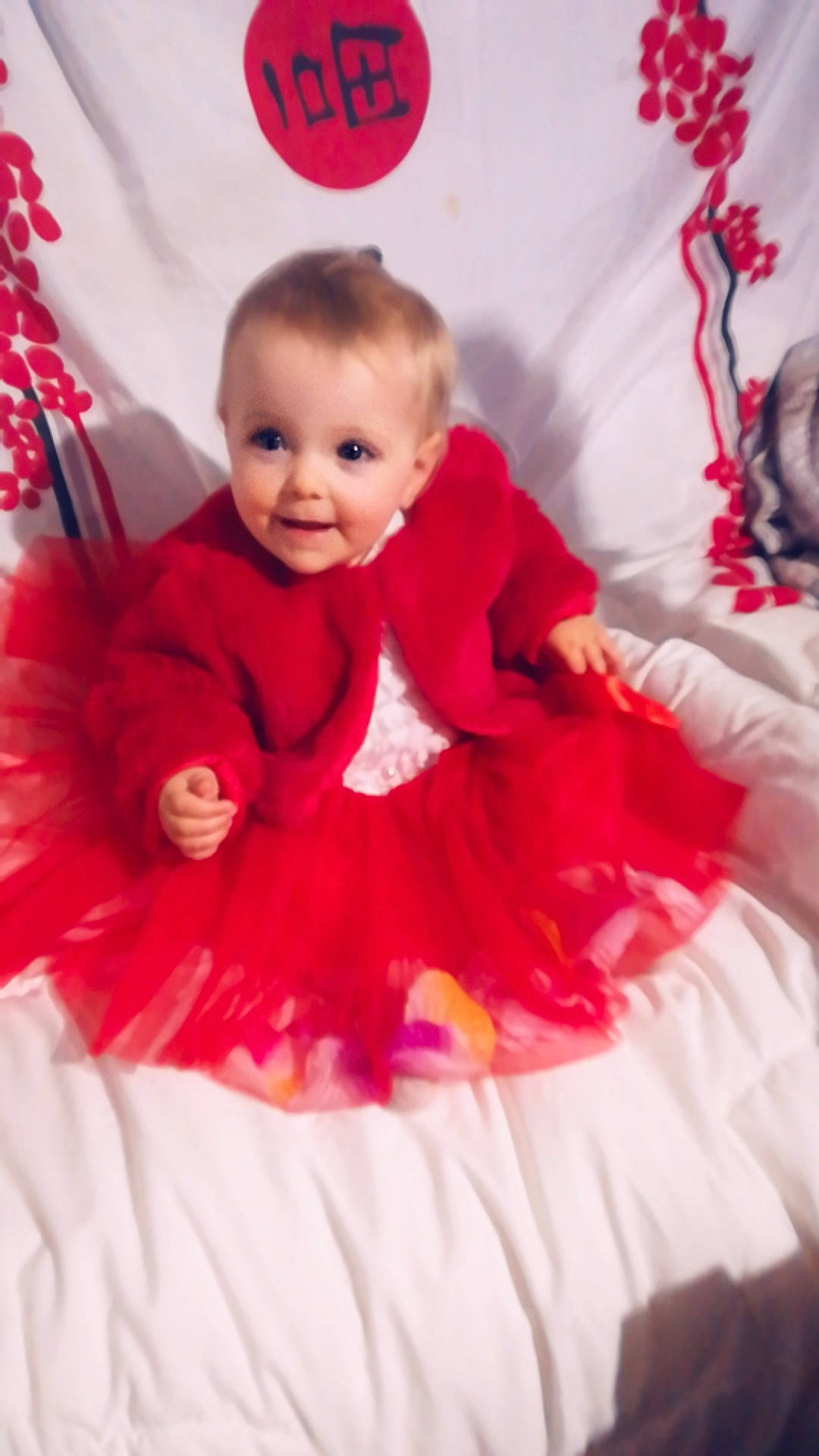 Mila participe au concours pour gagner de l'argent avec cette photo : baby, ballet_tutu, child, costume, person, pink, product, red, textile, toddler