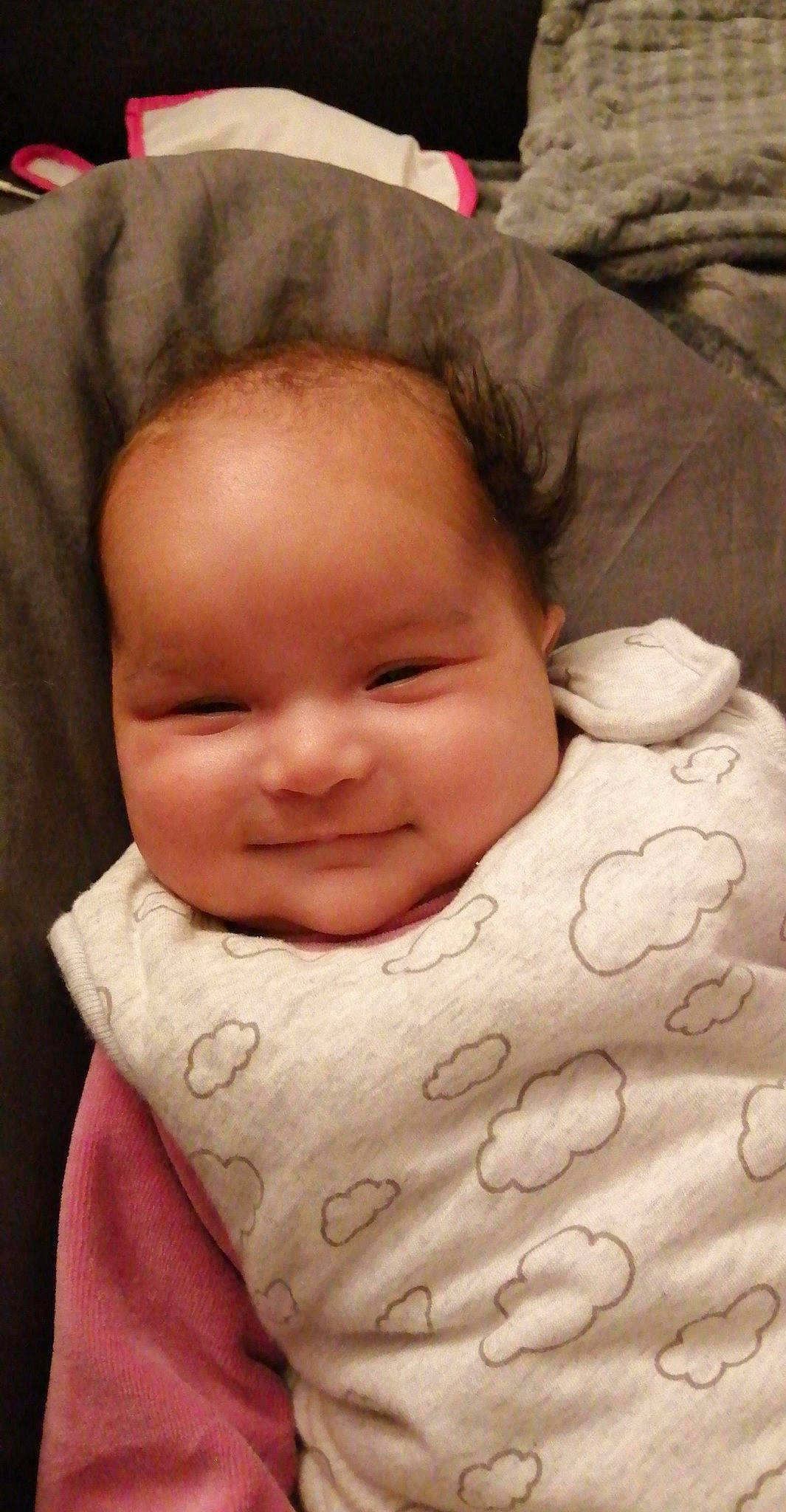 Binta a rejoint le concours — aidez-le/la à gagner de superbes lots ! baby, baby_toddler_clothing, cheek, child, comfort, eye, eyebrow, happy, head, iris, joy, linens, lip, nose, person, portrait_photography, skin, sleeve, smile, textile