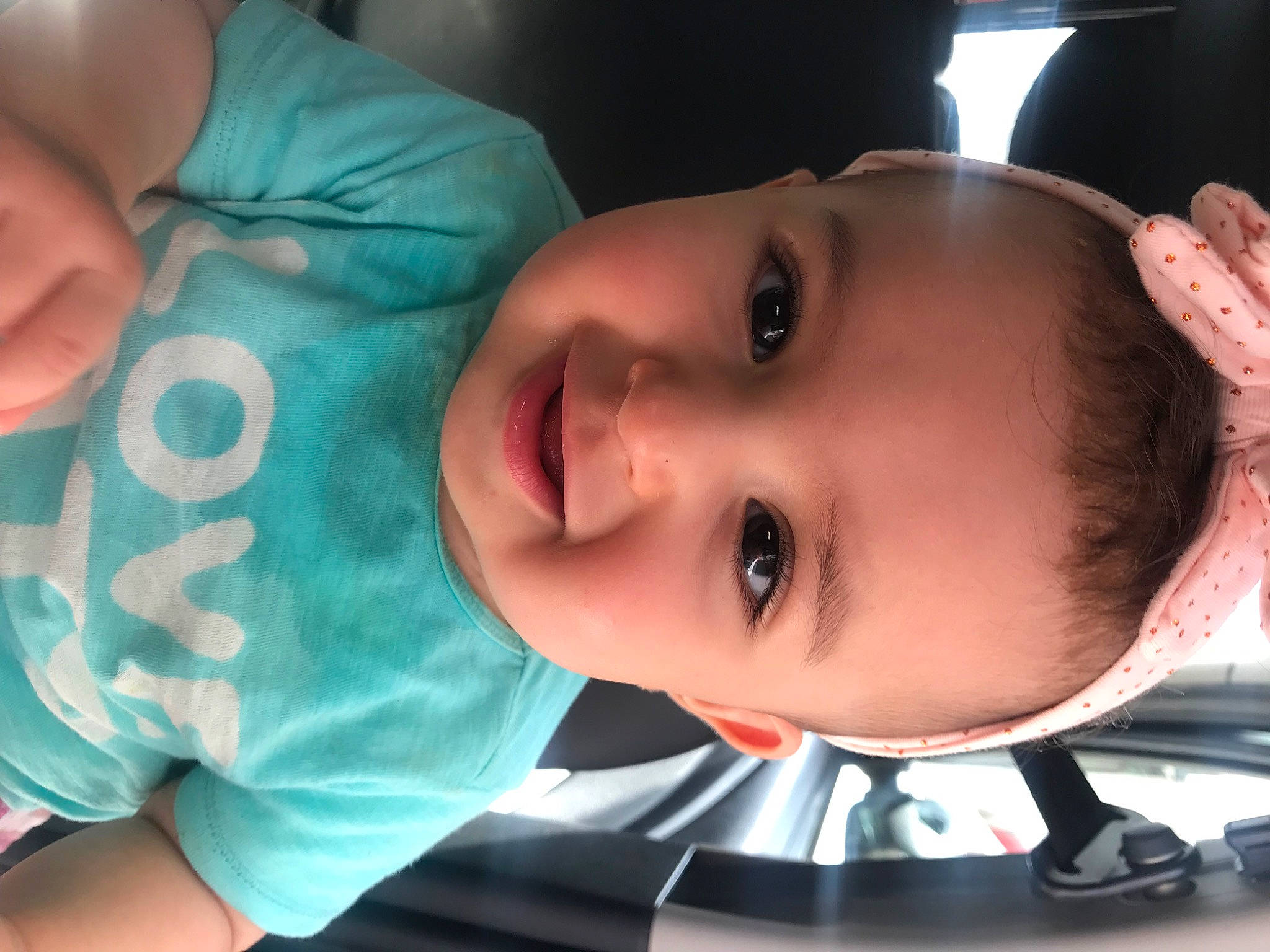 Rokaya participe au concours pour gagner de l'argent avec cette photo : cheek, chin, eye, eyebrow, facial_expression, forehead, hairstyle, hand, human, iris, joy, lip, mouth, muscle, neck, nose, person, product, skin, smile