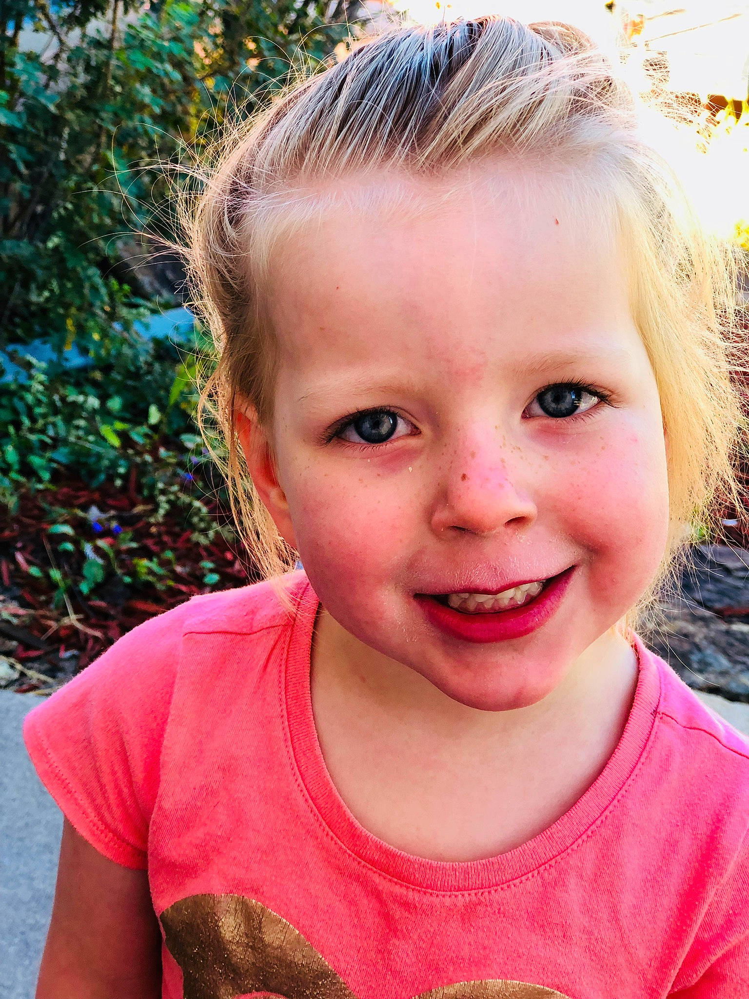 Liliahna is registered to the contest to win money with this photo: blond, cheek, child, child_model, chin, eye, eyebrow, face, facial_expression, forehead, hair, hairstyle, head, joy, lip, nose, people, person, pink, skin