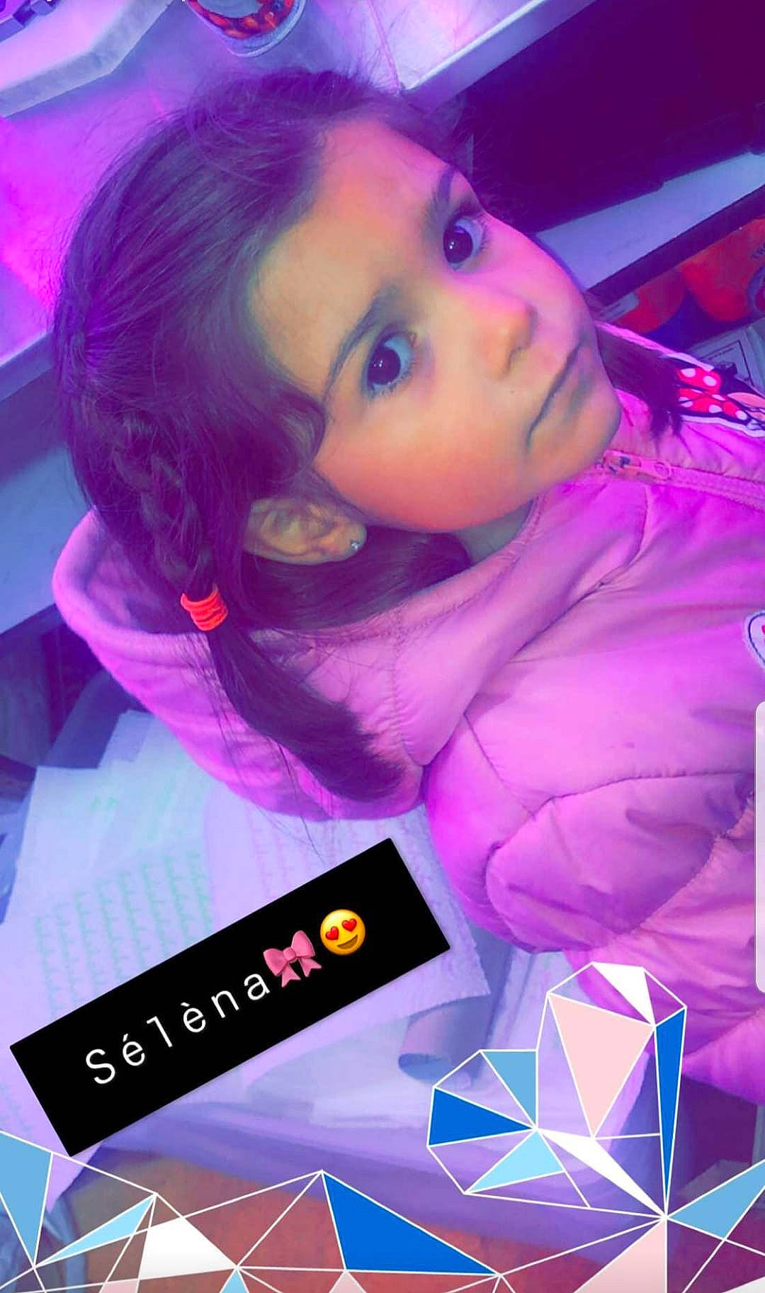 Sélèna a rejoint le concours — aidez-le/la à gagner de superbes lots ! black_hair, child, cool, magenta, nose, person, photography, purple, selfie, violet