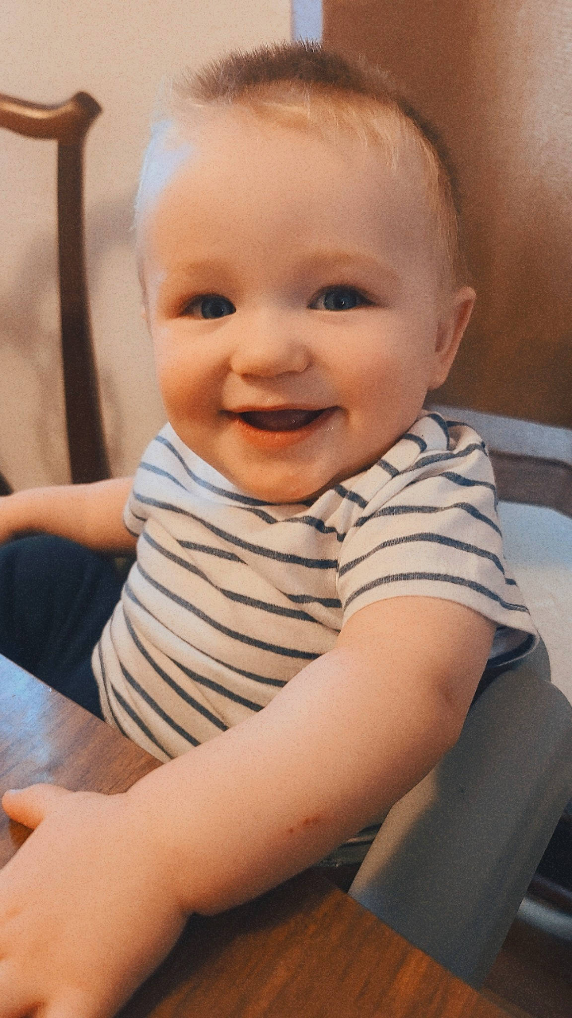 Drake is registered to the contest to win money with this photo: arm, baby_toddler_clothing, cheek, chin, eyebrow, face, finger, floor, gesture, hairstyle, happy, iris, joint, joy, lip, nose, person, shoulder, skin, sleeve